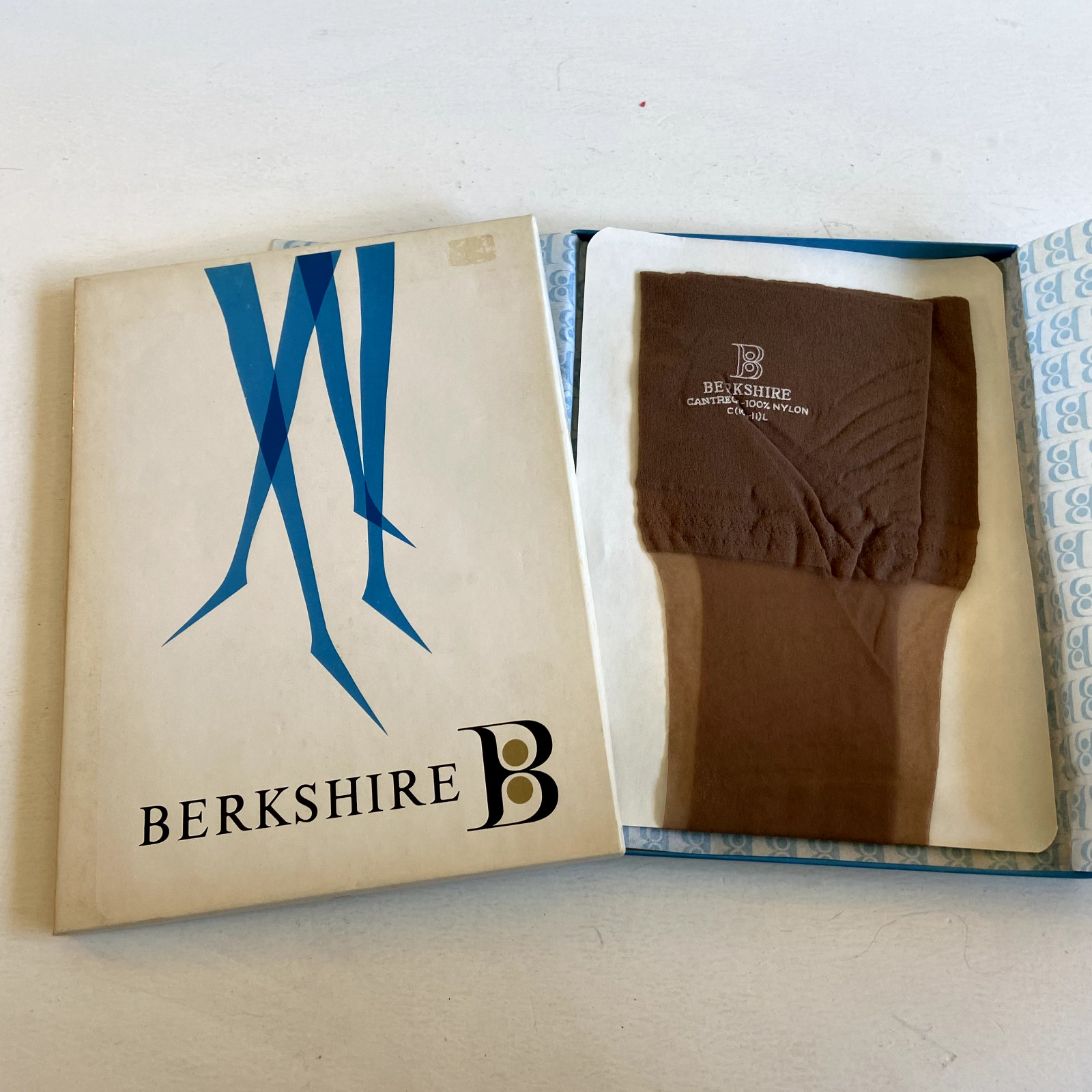Vtg Berkshire Cantrece 400 Nylon Stockings 1 Pair Tint Neutral Beige 10.5 in Box