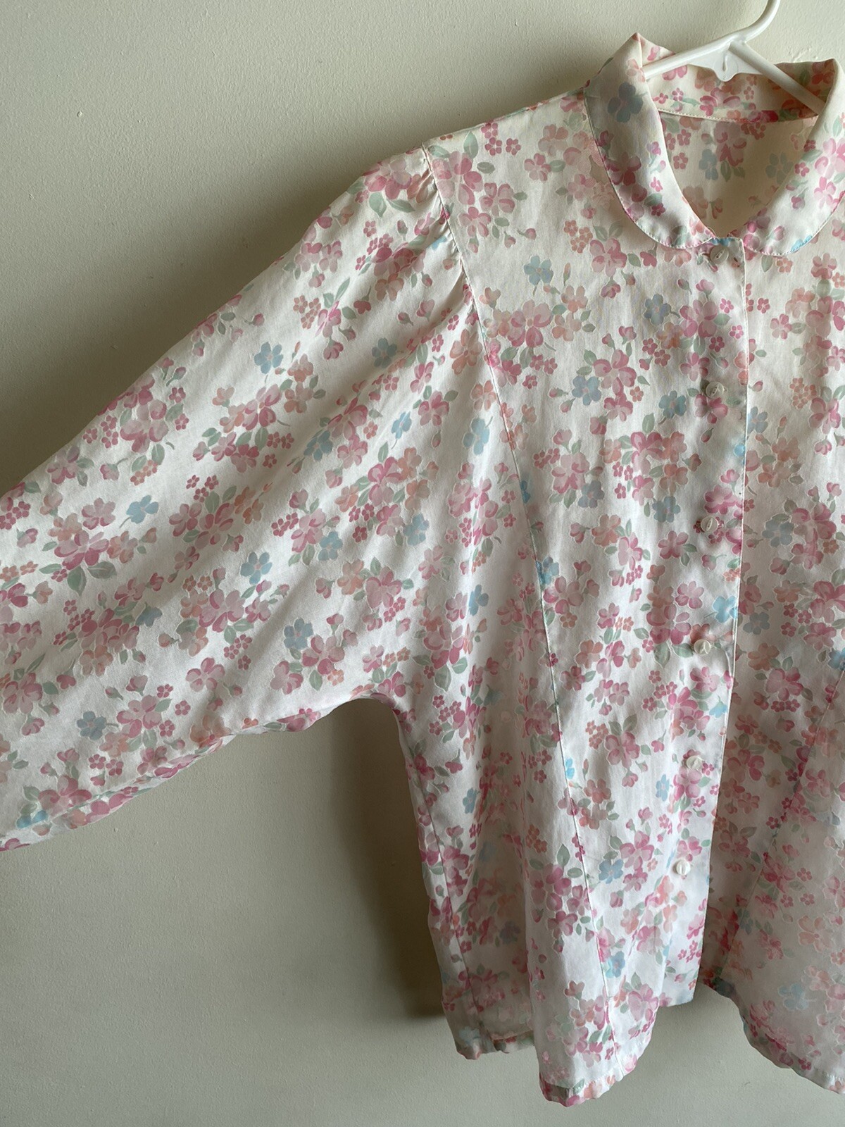 Vtg Cream Pastel Floral Sheer Button Up Peter Pan Collar Batwing Sleeve Blouse