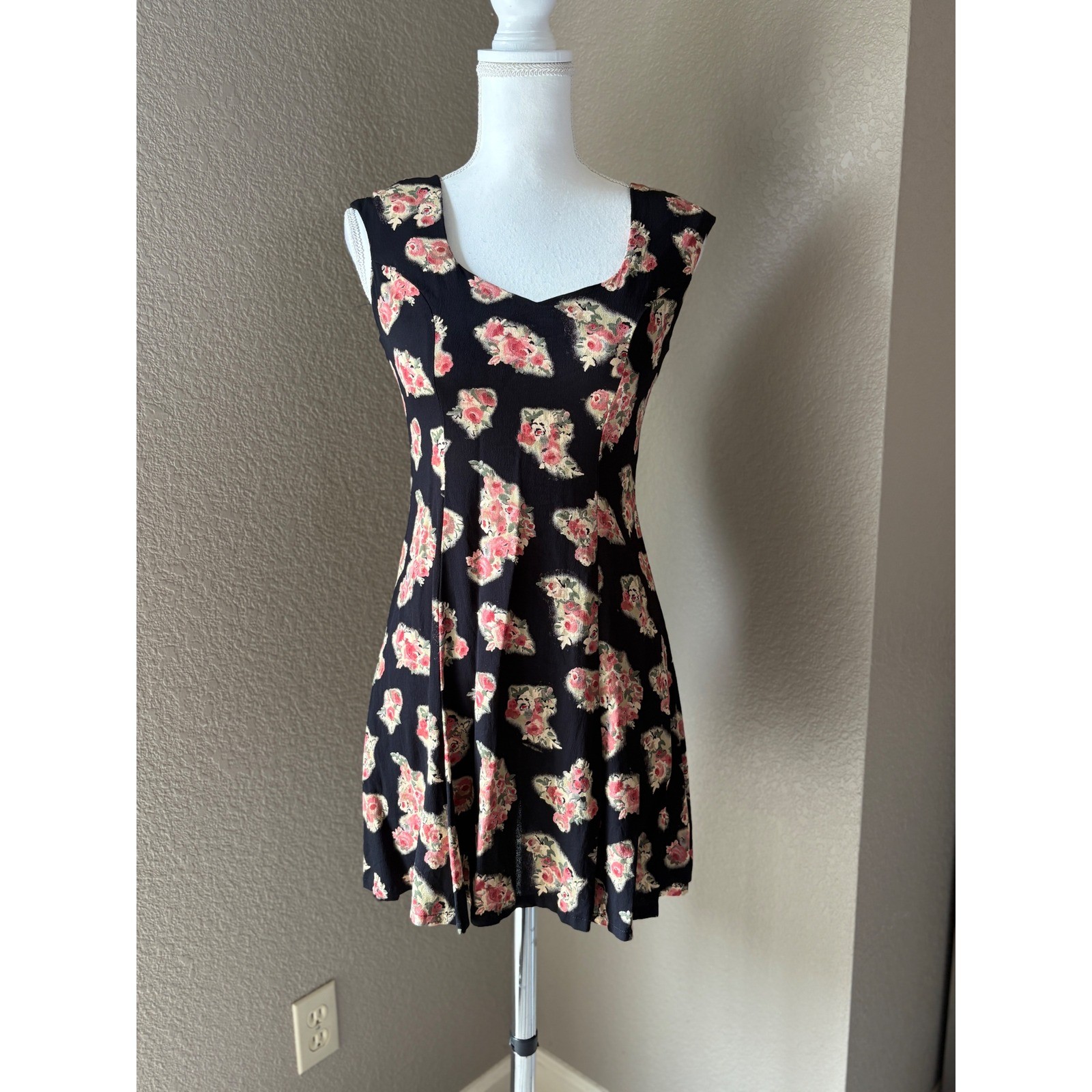 Mica Vintage 90s Floral Mini Dress Womens Black Pink Rayon Fit Flare Sleeveless