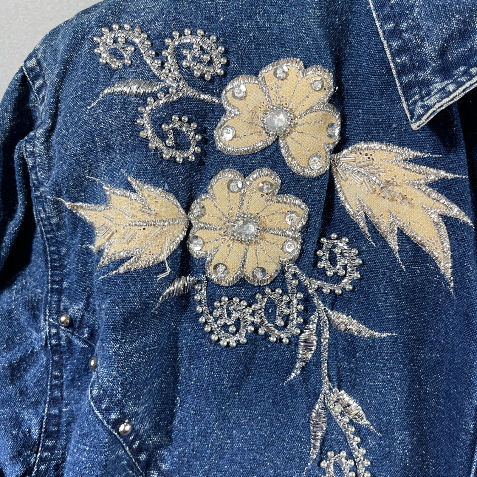 VTG LICENSE Womens M Embellished Blue Denim Jacket Shirt Embroidery Bling Beads