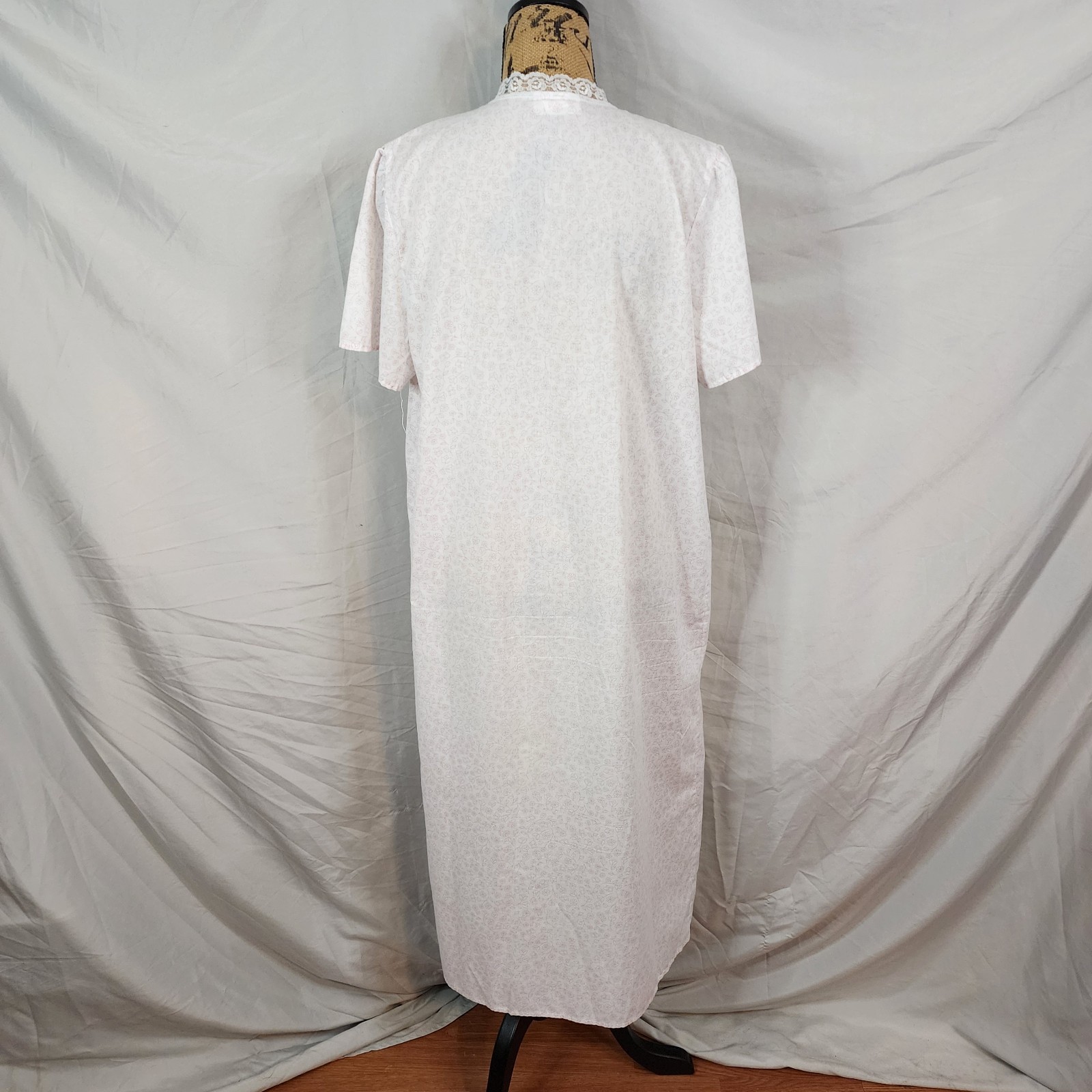 Vintage CARROLL REED Size Medium Pink White Floral Short Sleeve Long Nightgown