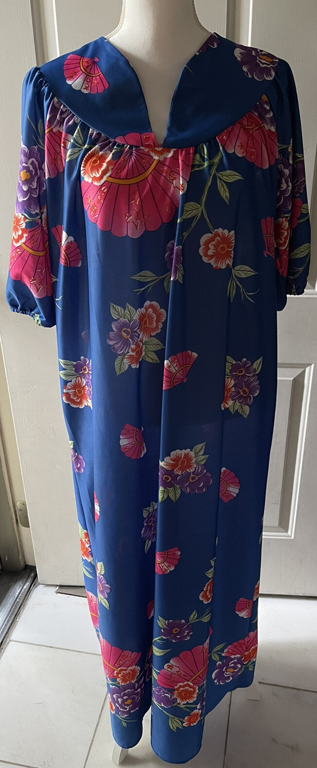 Vintage DiCarlo of California Floral Pattern Satin Nightgown House Dress size M