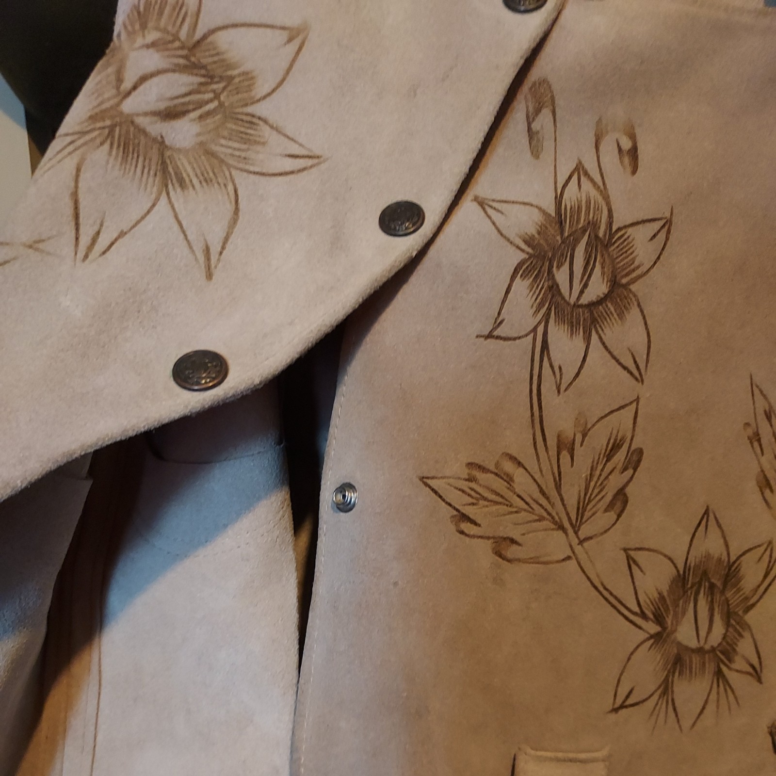 70’s Vintage Suede Floral Cape Capelet Floral Appliqué Hippy Chic Boho