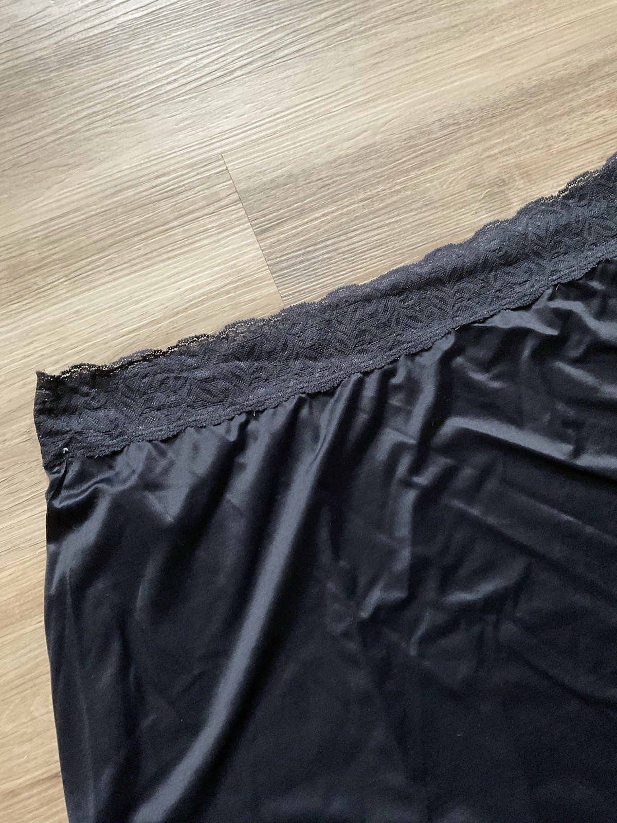 VINTAGE Lace Vassarette Classic Black Half SLIP Skirt Babydoll Slit Size XL—24in