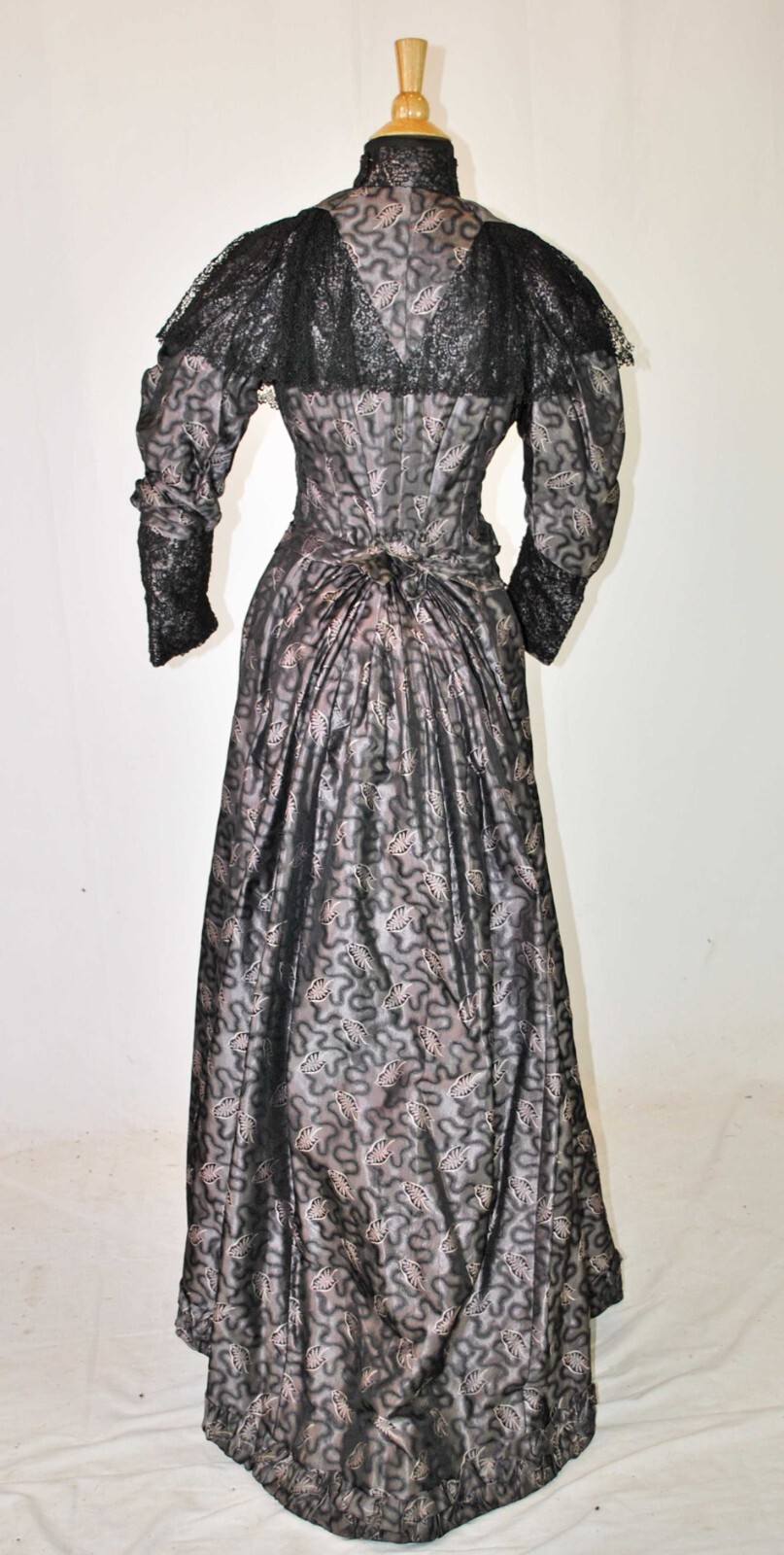 VICTORIAN 2 PIECE MAUVE SILK BROCADE VISITING DRESS 1893, MUSEUM DEACCESSION