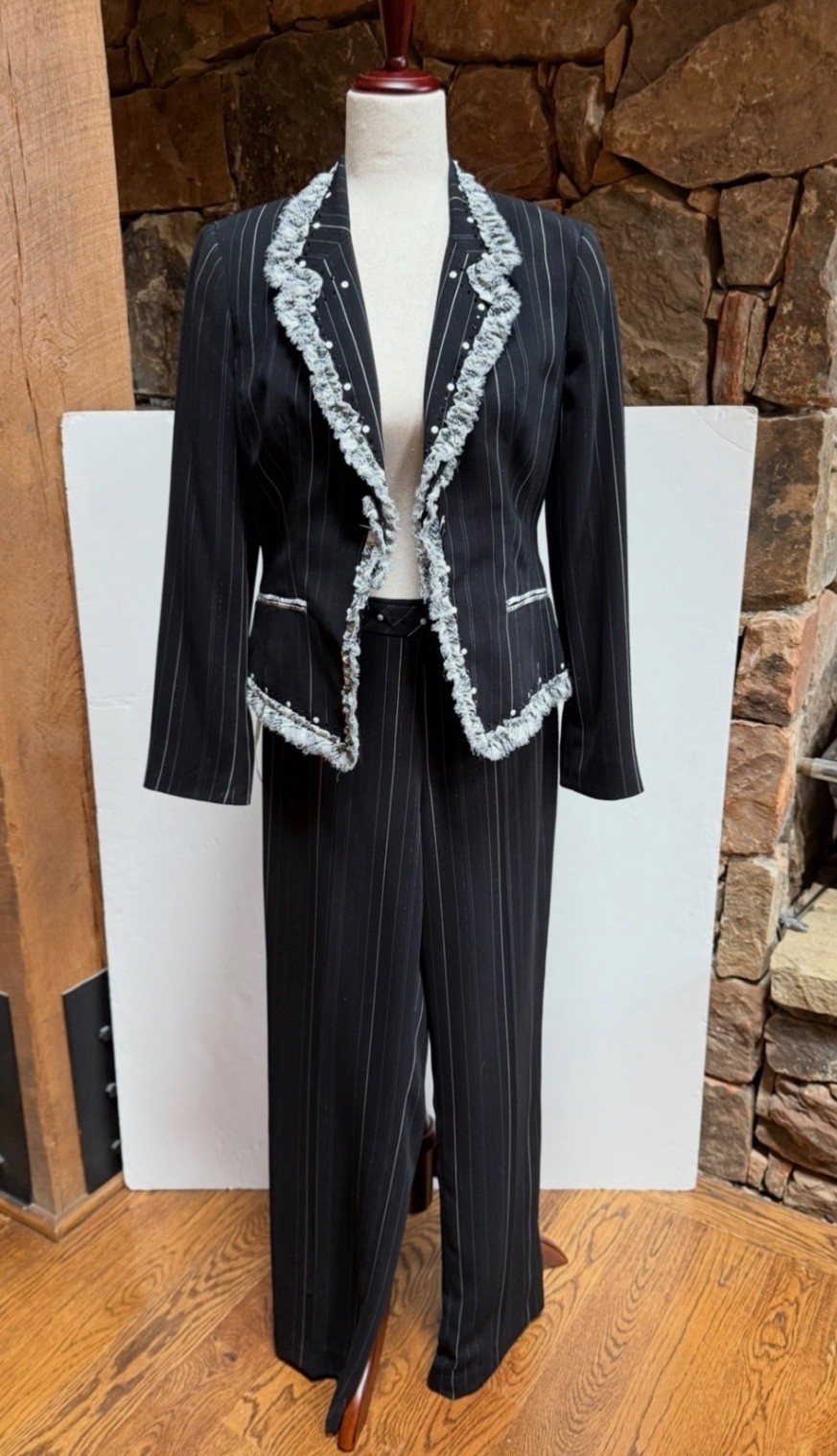 Vintage Y2K early 2000s women’s Alberto Makali suit black & white