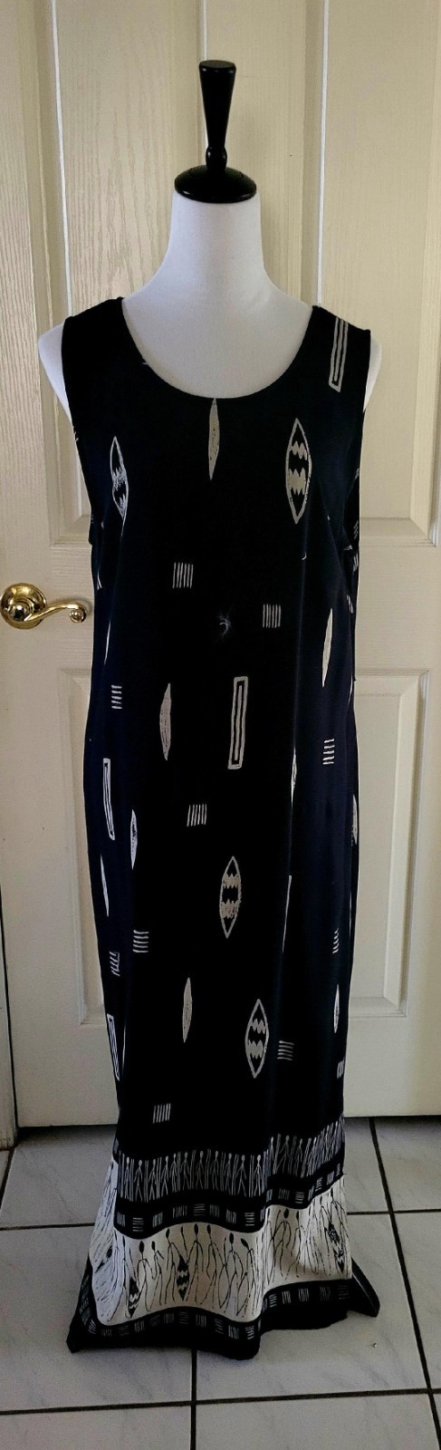 VTG Black Maxi Sleeveless Dress African Motif Rayon SZ 14 52″ L 20″ Across
