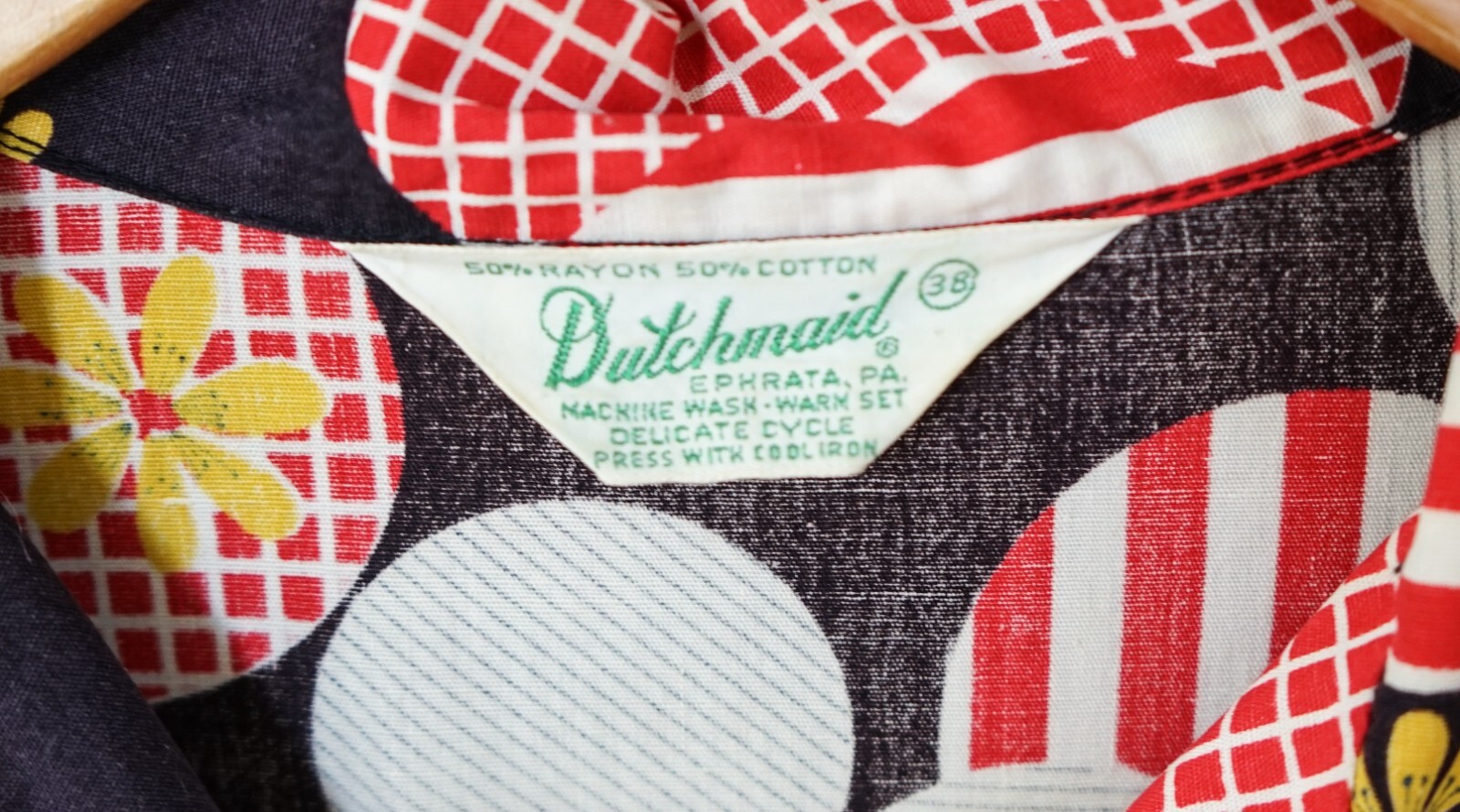 Dutchmaid Vintage 70s Daisy Polkadot Women Button Shirt Size 38 Retro Hippie