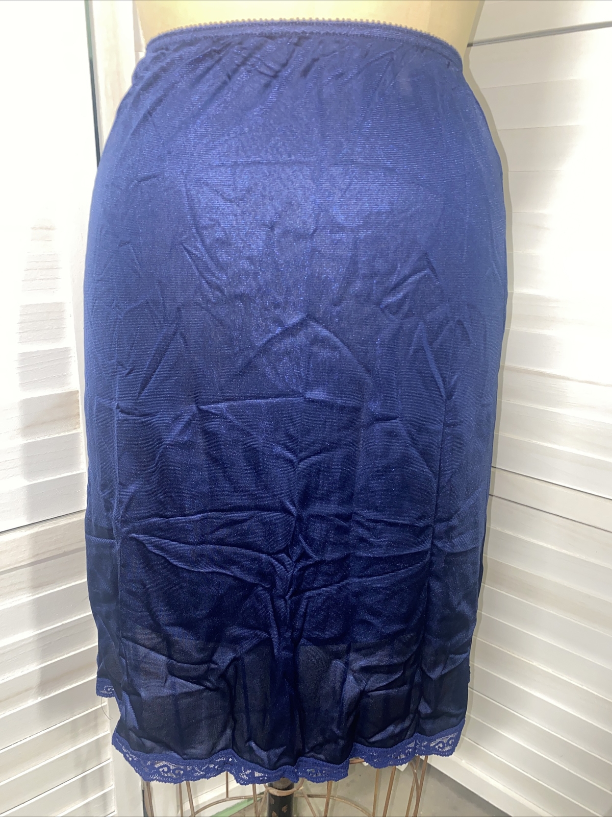 Vintage 70s 80s Warner’s Navy Blue Nylon/Lace Half Slip Size Small USA Made