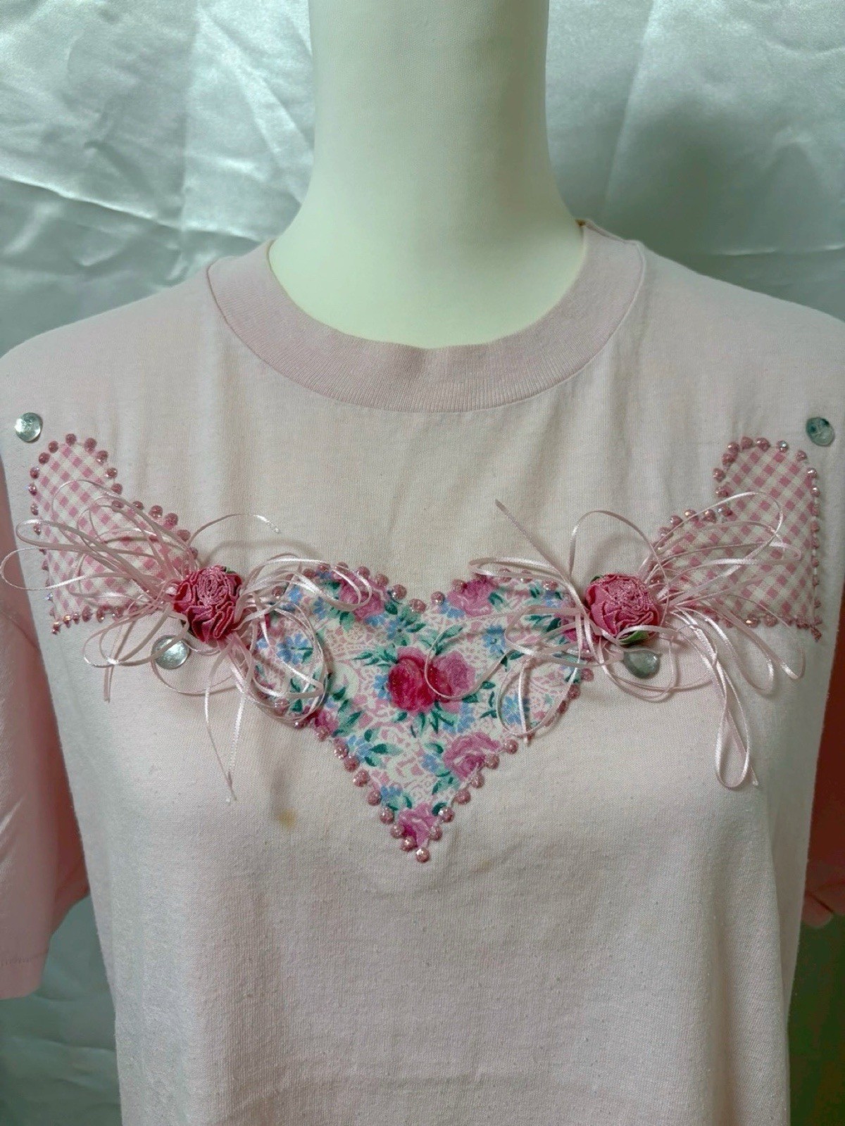 Vintage 1990s Hanes Heart Patchwork Rose Embroidery T shirt Pink USA Cottagecore