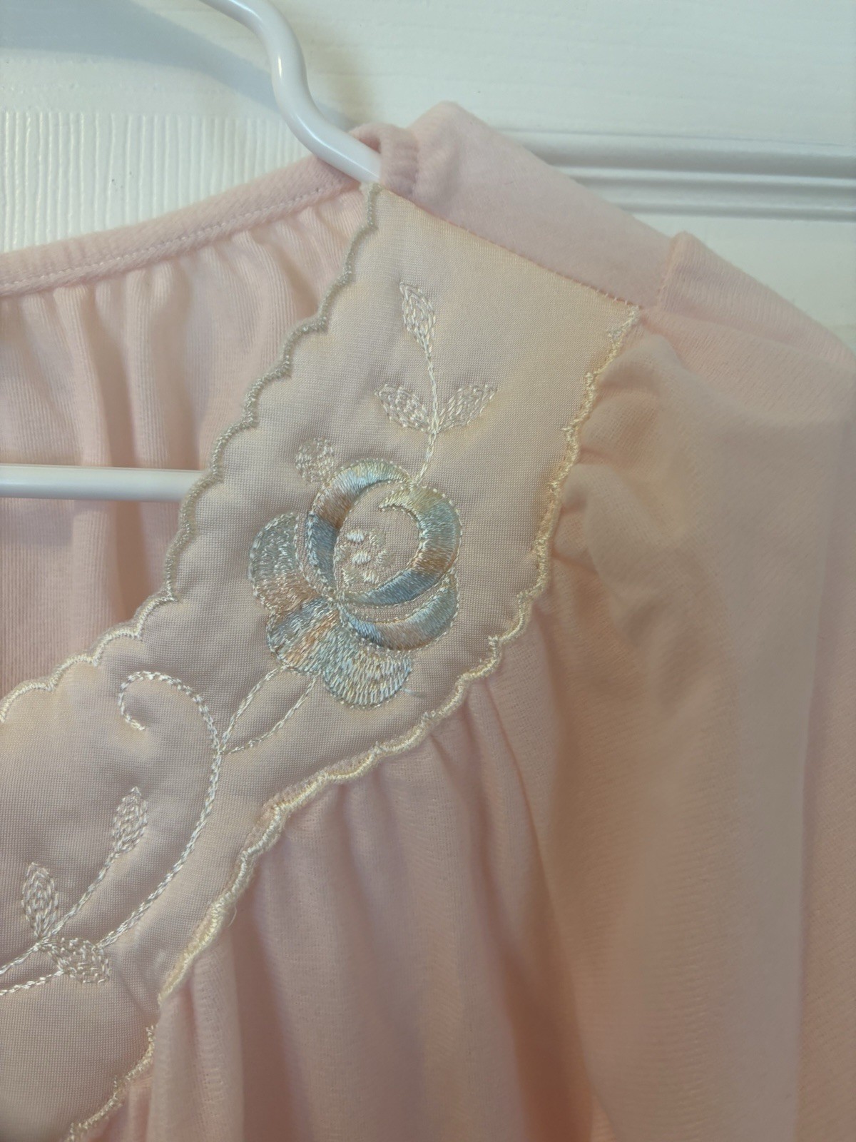 VTG Miss Elaine Nightgown With Floral Embroidery Sleeved Lace Trim Sz MED NEW!