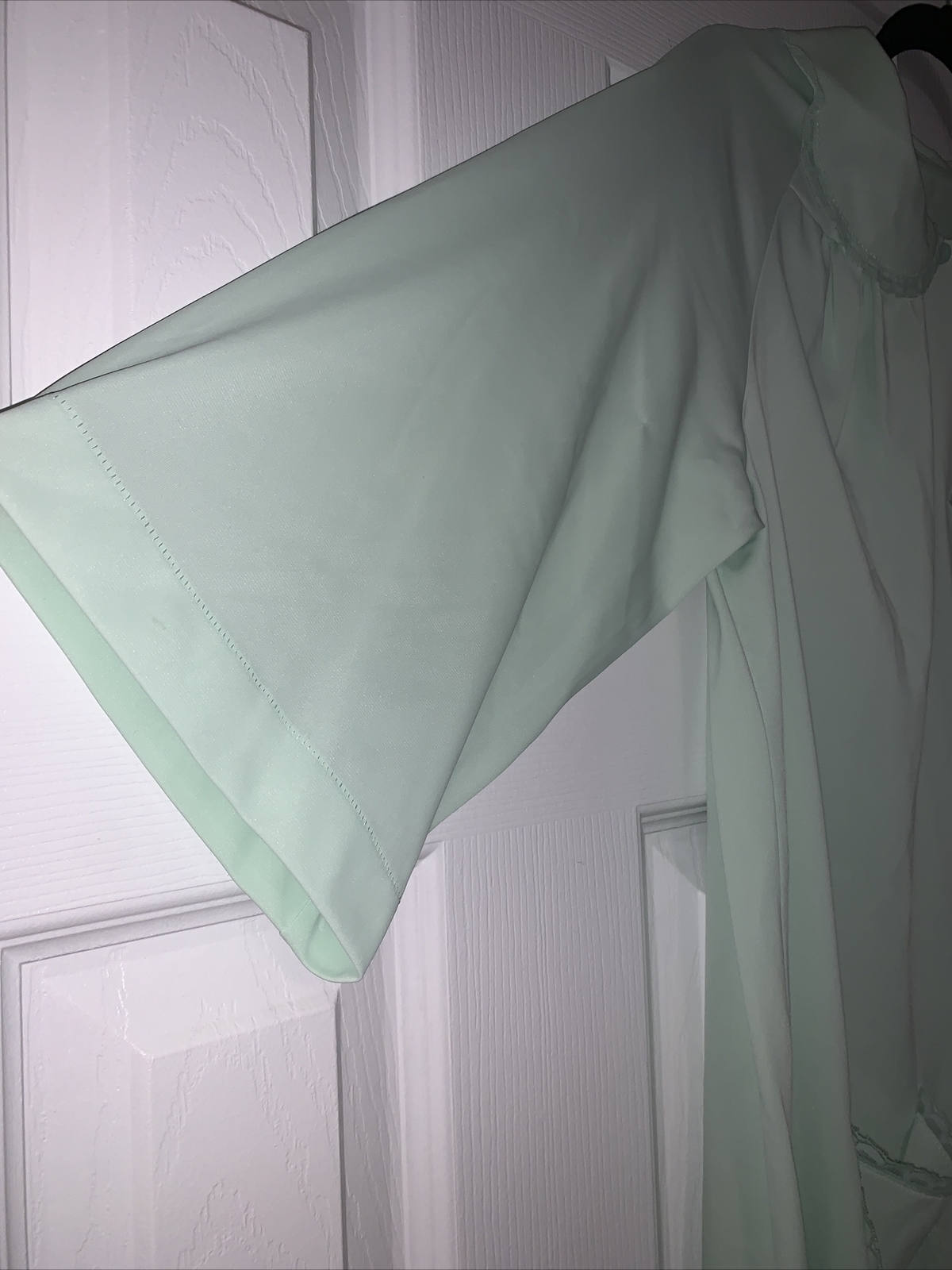 Shadowline VTG light mint green button up gown w/lace collar detail Sz M