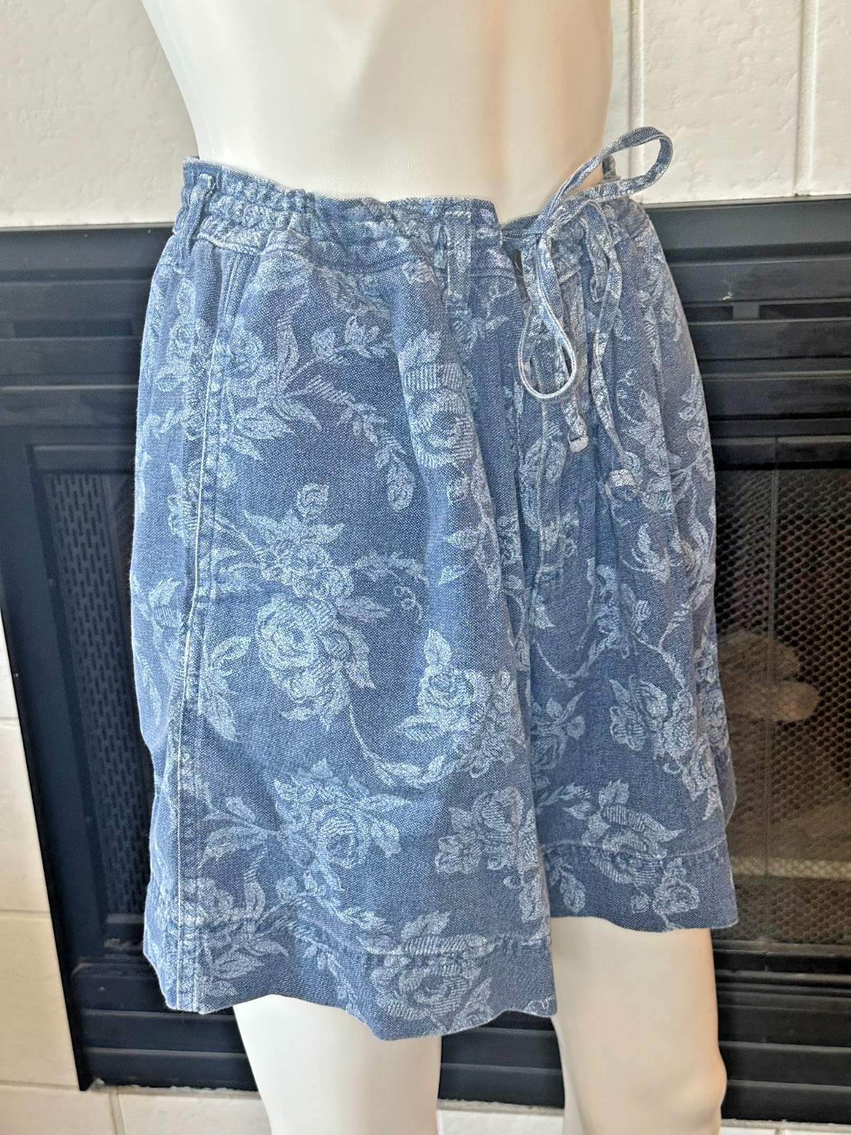 Vtg Blue Blues B Etc. 100% Cotton Roses acid print Shorts size 12 waist 29″