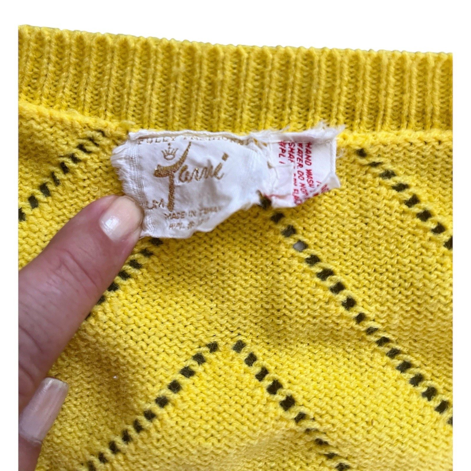 Vintage Tami Size 36 S Yellow V-Neck Half Arm Acrylic 70s Top Knit