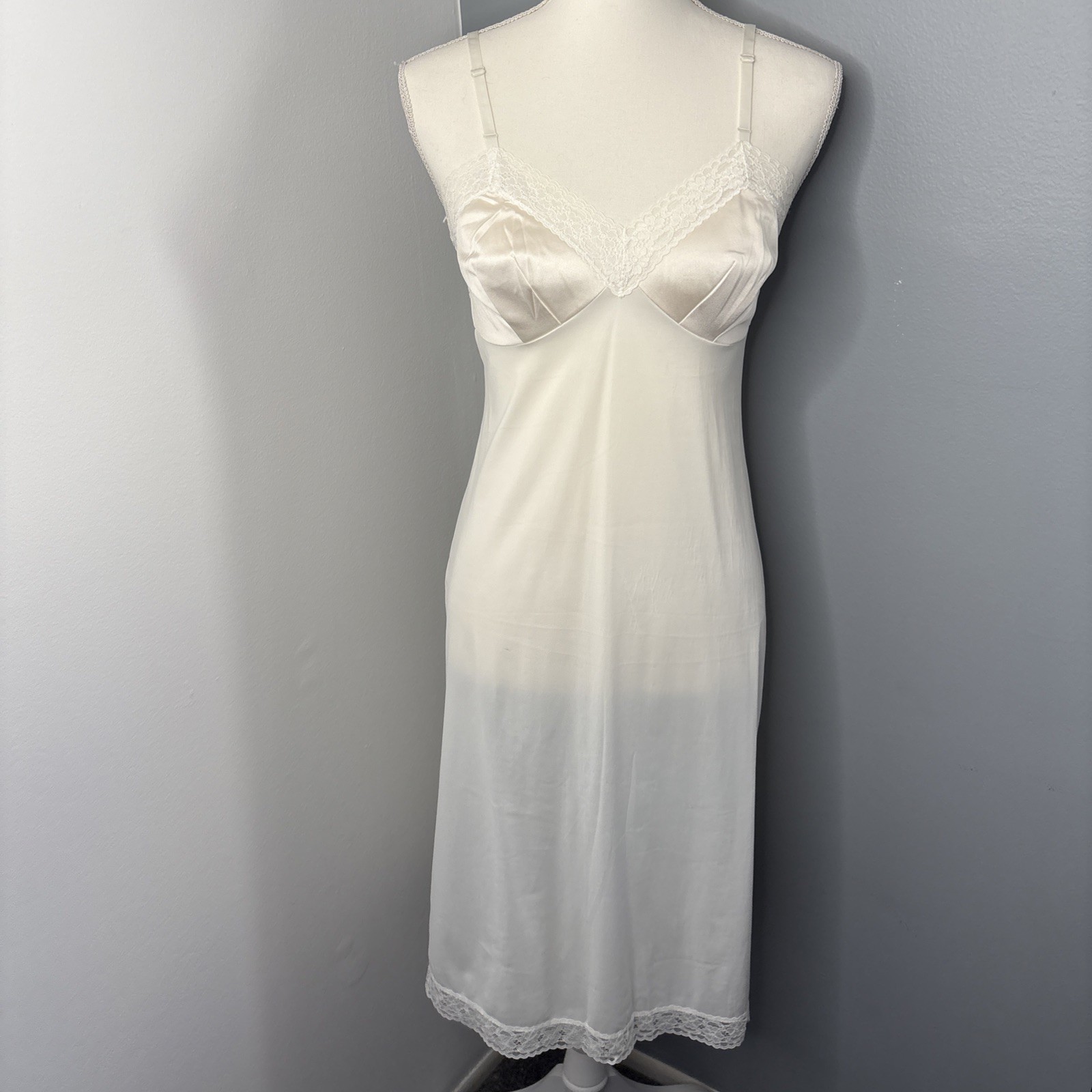 VTG SILKY Slip Dress Ivory Size 32 US 6 NYLON floral LACE sheer Midi NIGHTGOWN