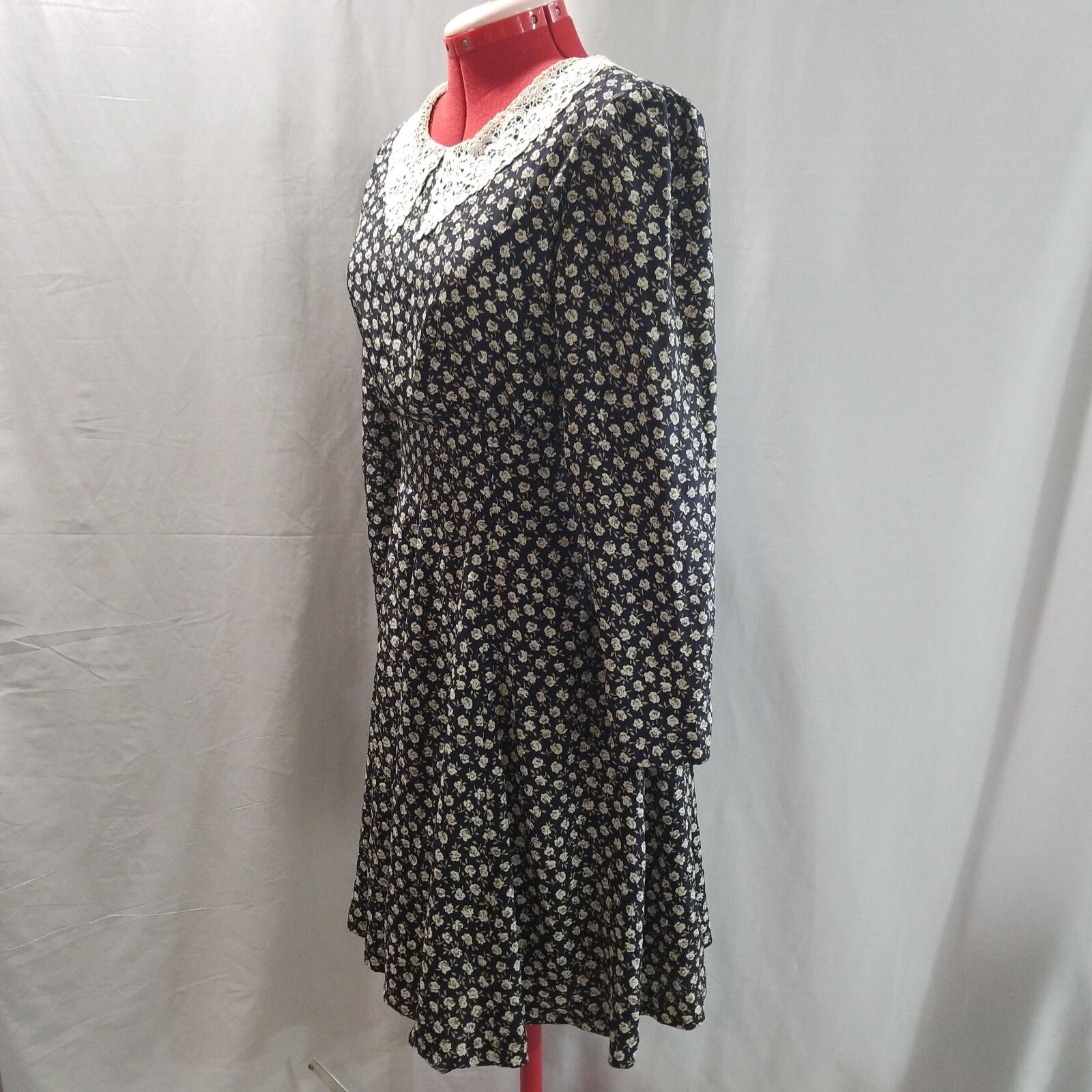 Floral Vintage Dress with Lace Collar Made in Japan Navy Blue