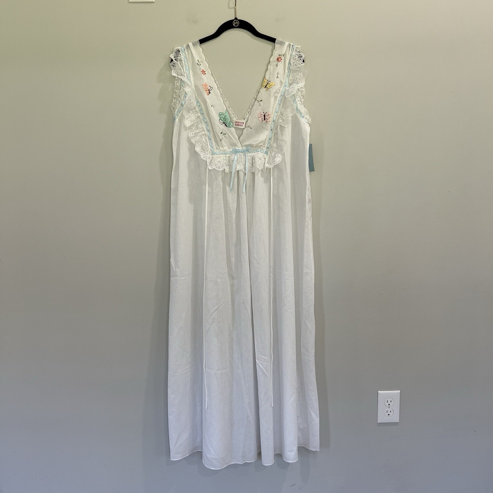 Odette Barsa White Vintage Nightgown Size Medium Handmade Embroidered Details
