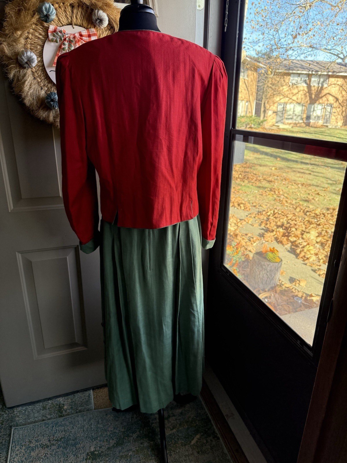 Vintage Meico Landhaus holiday poinsettias skirt jacket set, size EU 46