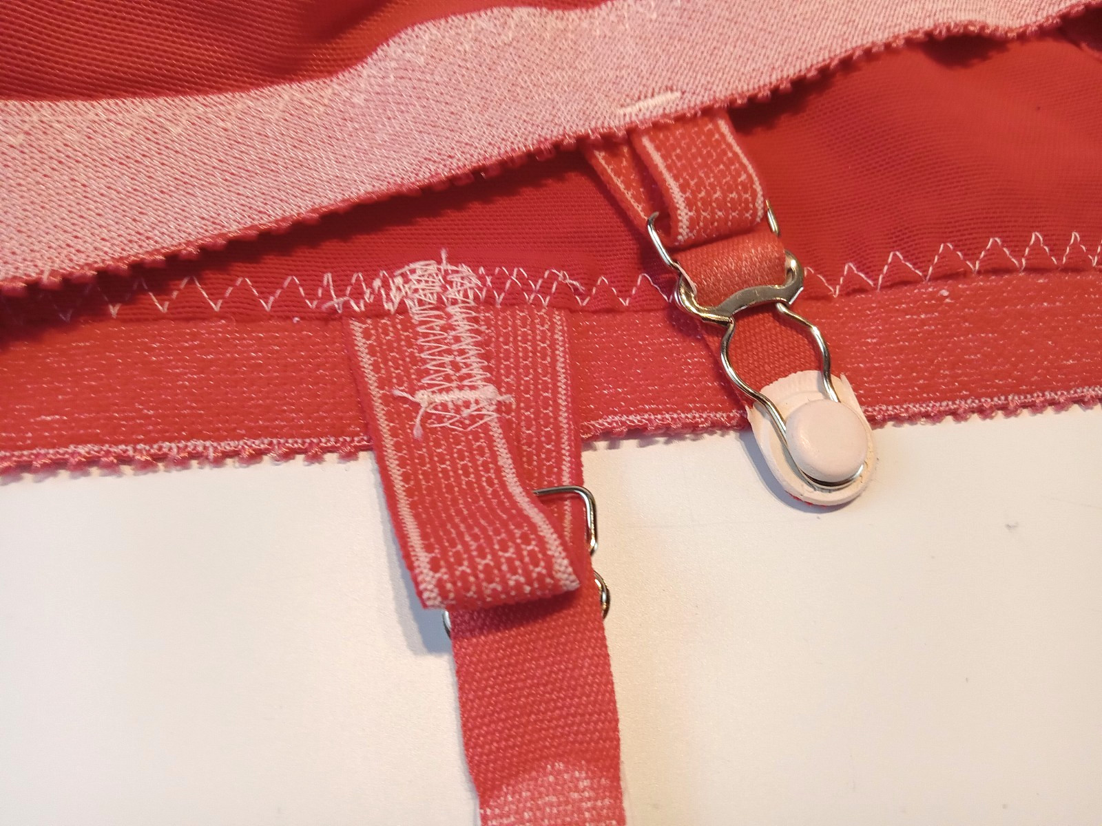 SZ 41-42 VTG SEXY LIPSTICK RED OPEN BOTTOM GIRDLE WITH 6 METAL STOCKING GARTERS