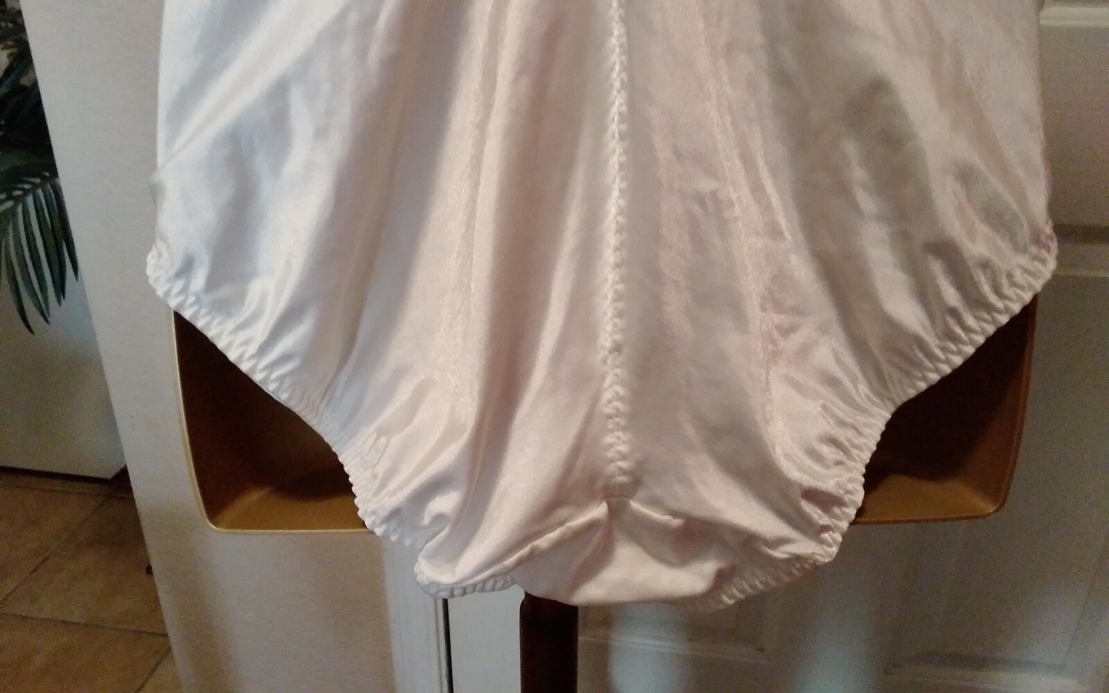 Vintage Victorias Secret White Convertible Body Shaper Girdle 40D USA Gold Crown