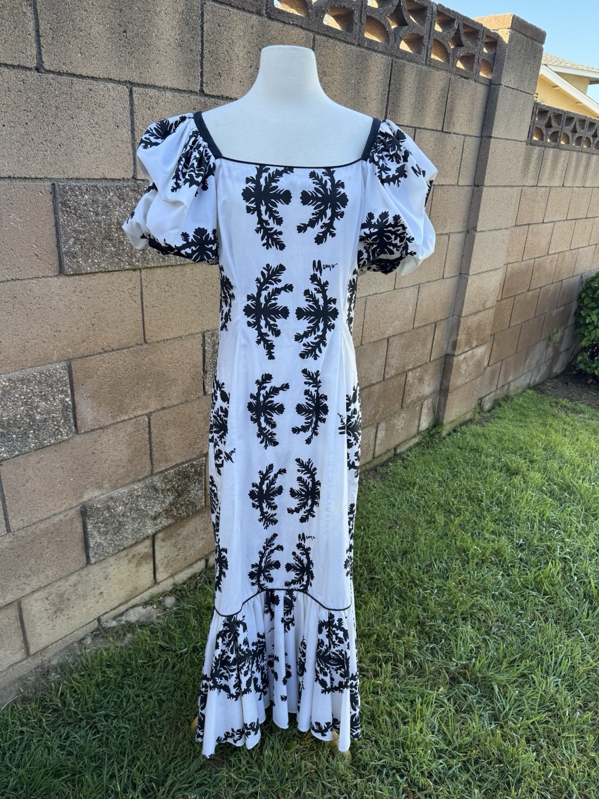 Vtg Mamo Howell Hawaiian Dress Muumuu Black White Puff Sleeve Sz 12 Ruffled Hem