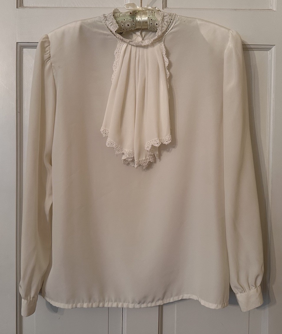 Vtg Victorian Cottagecore Flowy Lace Mock neck Ruffle Blouse Ivory Top 10 M L