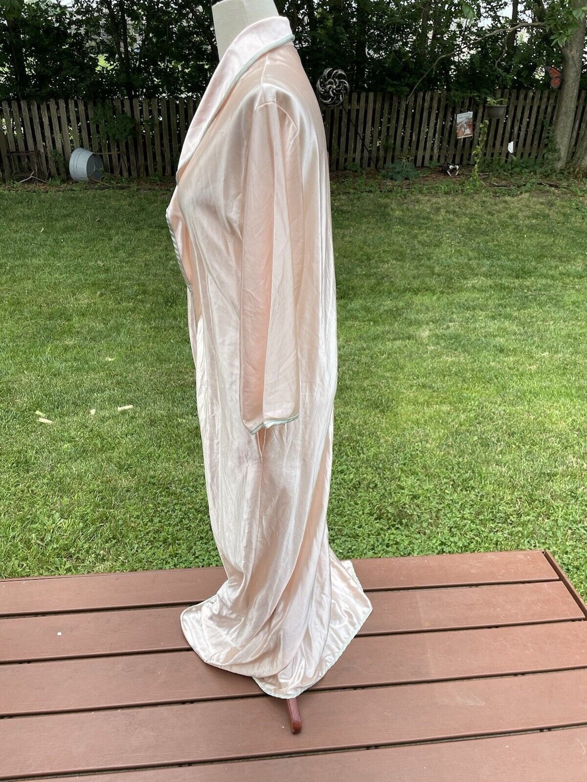 Embroidered Pale Pink Long Robe With Floral Collar & Tie Closure Vintage Small