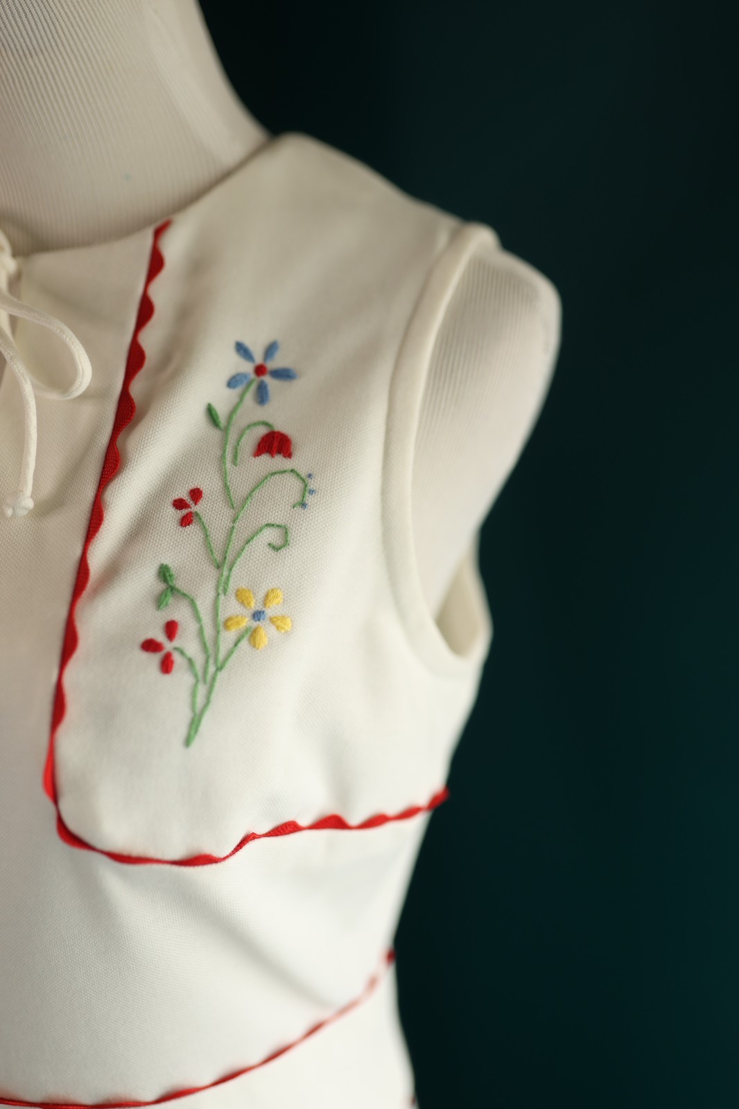 Vintage Rare 70s Point Set Sleeveless Tennis Dress Embroidered Floral Midsommar