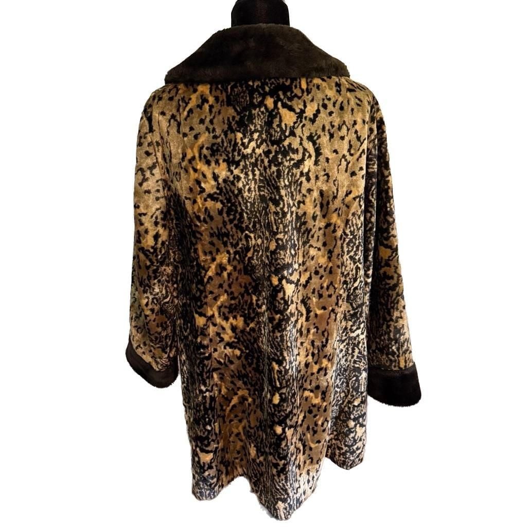 Vintage 1960s Leopard Print Velvet Coat with Faux Fur Trim