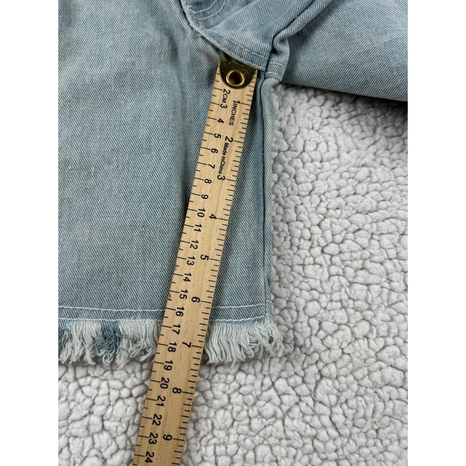 Joujou Vintage 90s Beaded Embroidered Denim Shorts Light Wash Boho Size 7/8