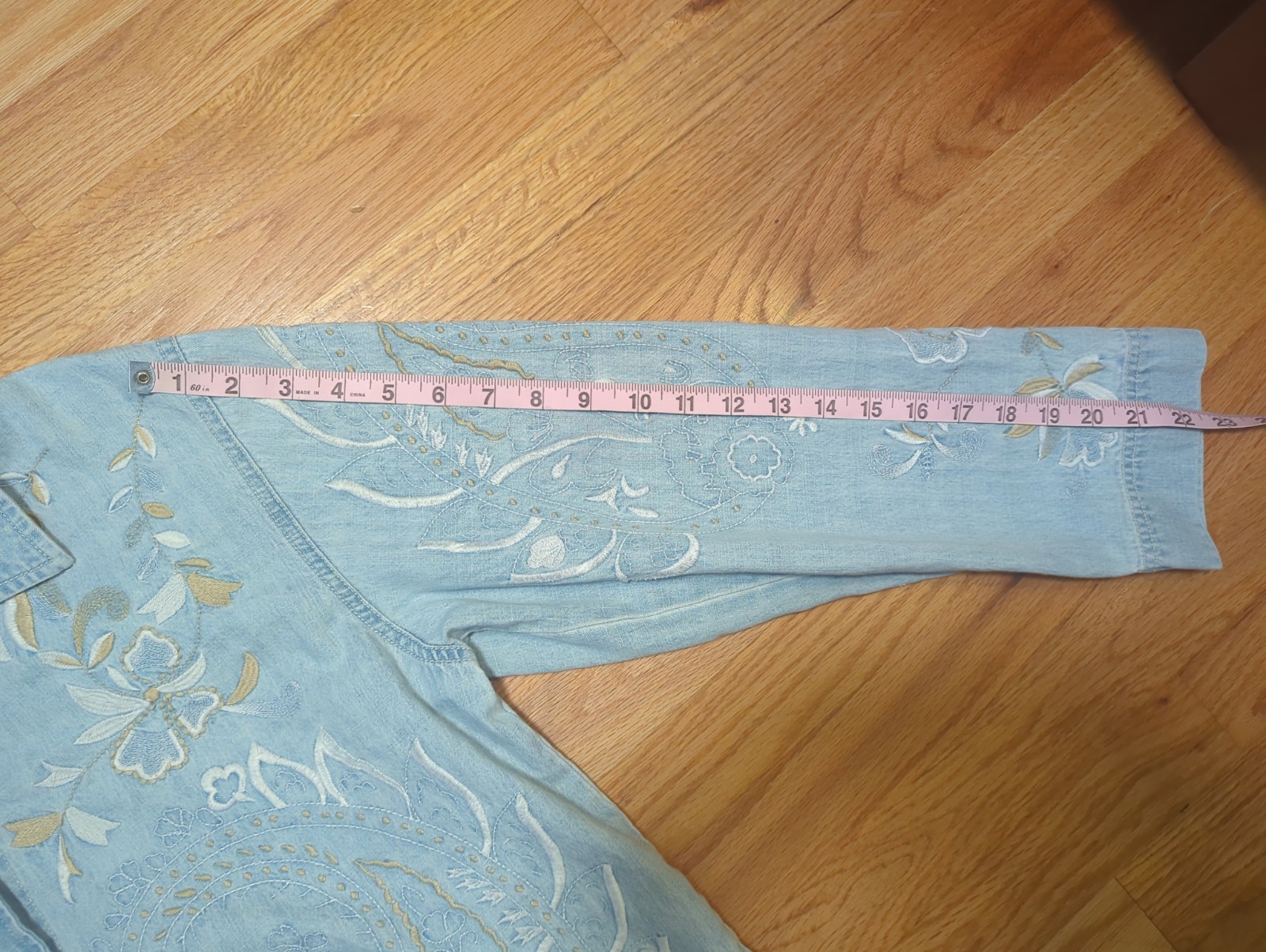 Vintage Chicos Light Wash Denim Embroidered Button Up Jacket Size 2 Boho Western