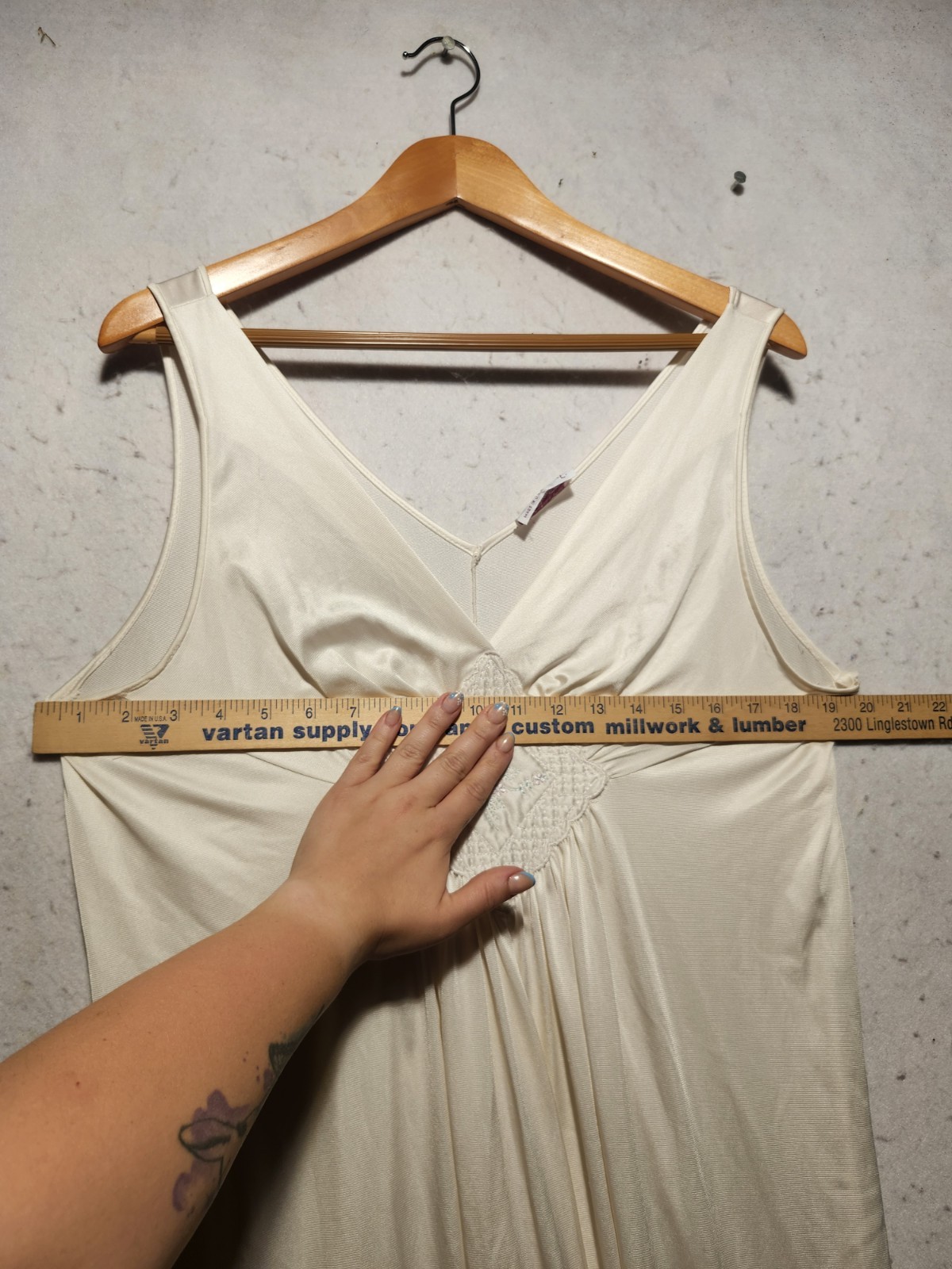 Vintage Vanity Fair Goddess Nightgown Embroidered Size Large Made In USA