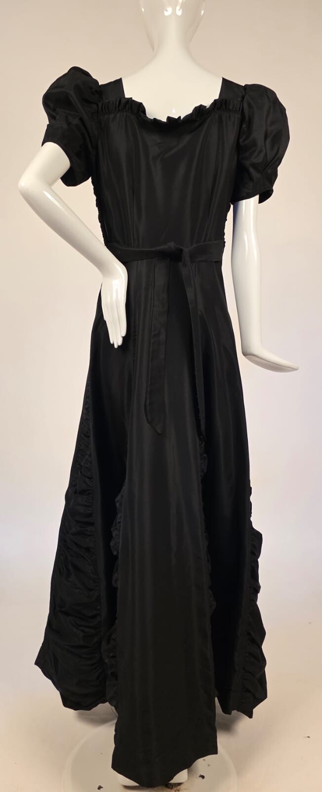 1930’S CRISP JET BLACK TAFFETA PUFF SLEEVE DRESS W RUCHED SKIRTING