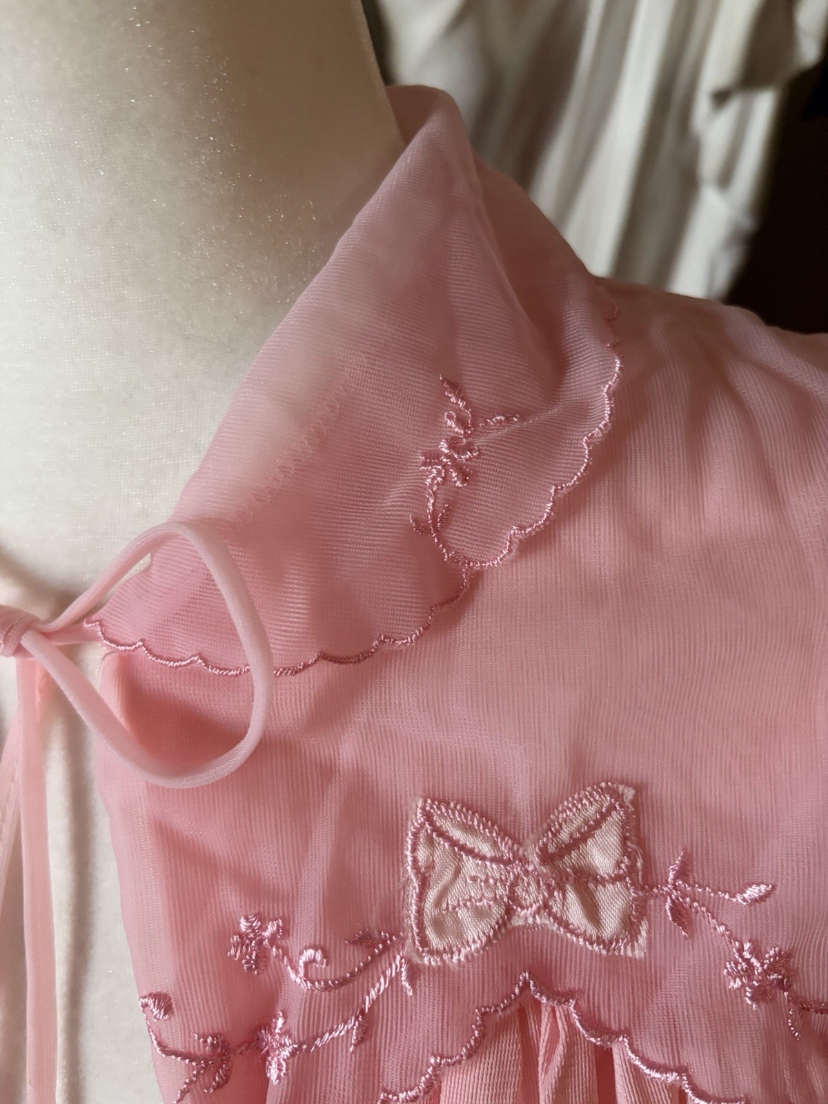 Vintage Grants Isis Robe 1960s Light Pink With Bow Embroidery Size Medium