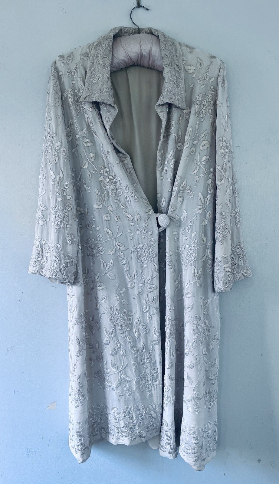 1920s Art Deco Vintage Embroidered Blush Silk Coat Attributed To House Of Lanvin