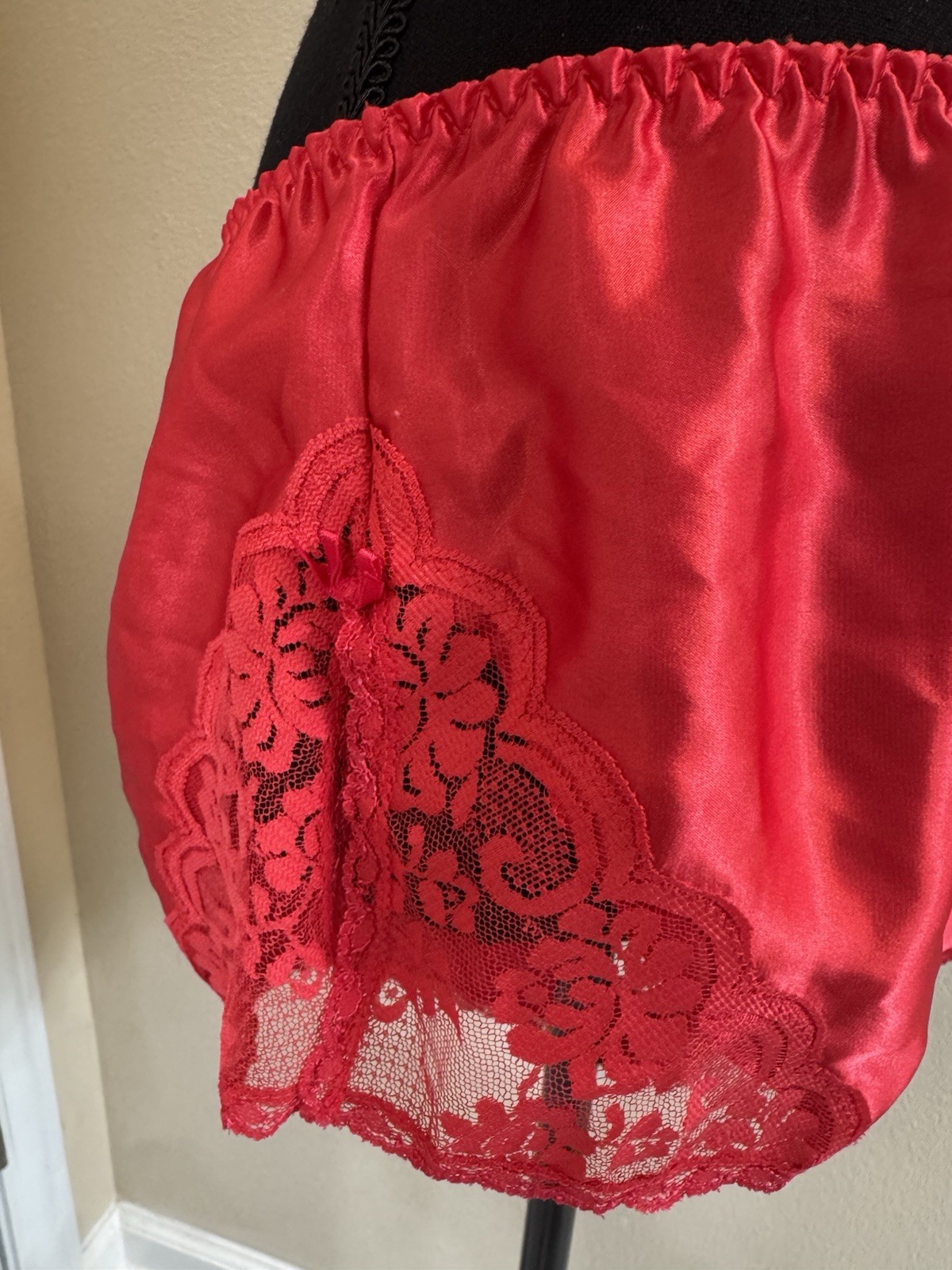 Maidenform Satin Chantilly Lace Set Camisole Shorts Red Vintage Size 7 38