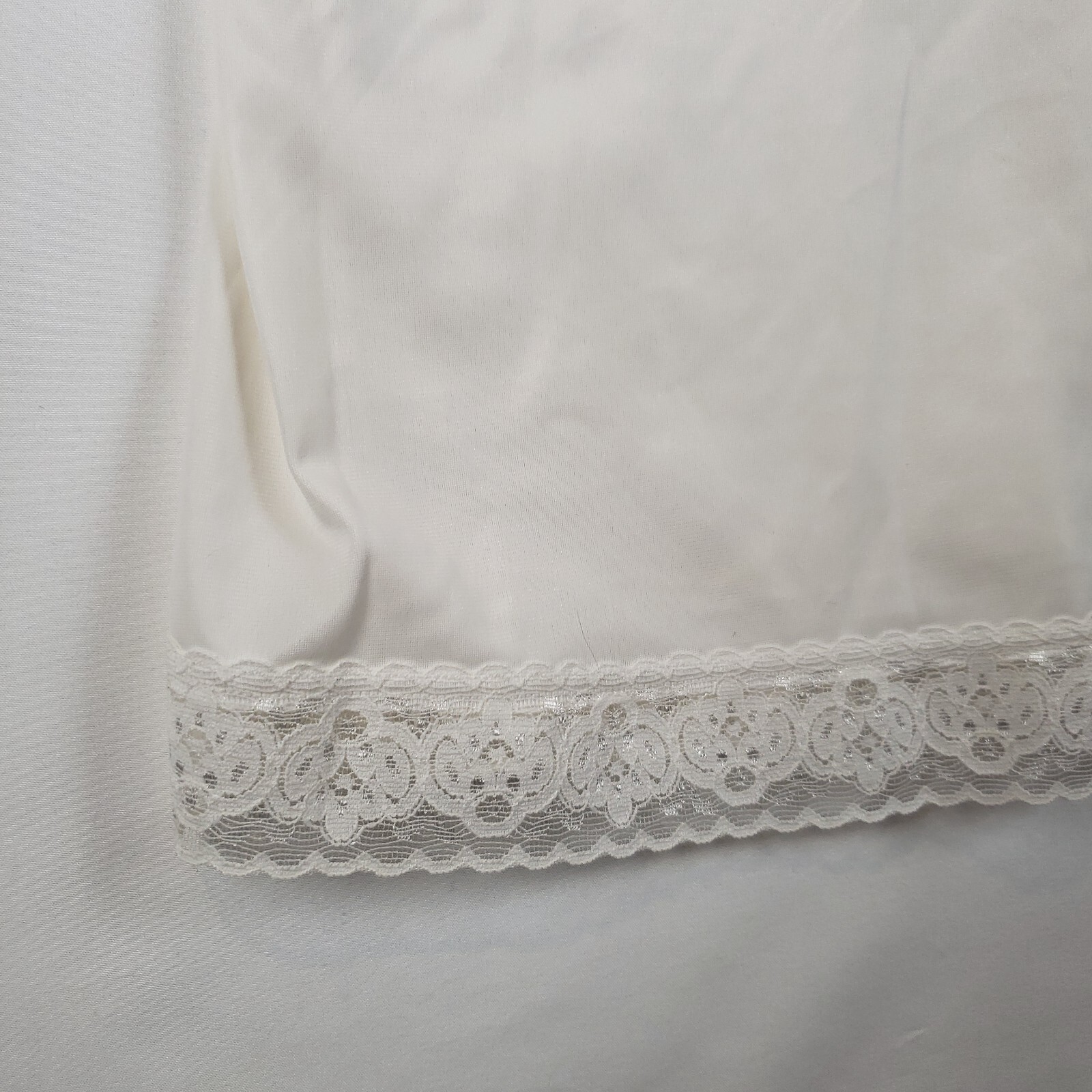 Vanity Fair Full Slip Dress 34 22″ Lace Shimmer Beige Nude 100% Nylon Medium