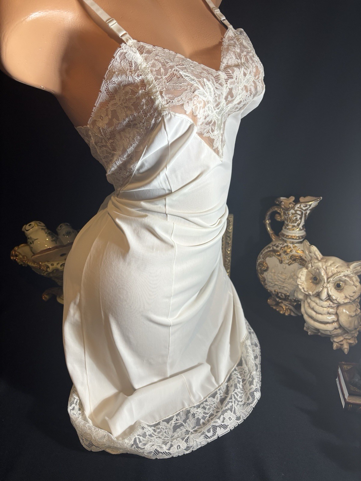 Vtg SILKY SOFT SLIP GOWN CHANTILLY LACE NIGHTGOWN Negligee WOMAN SLIP