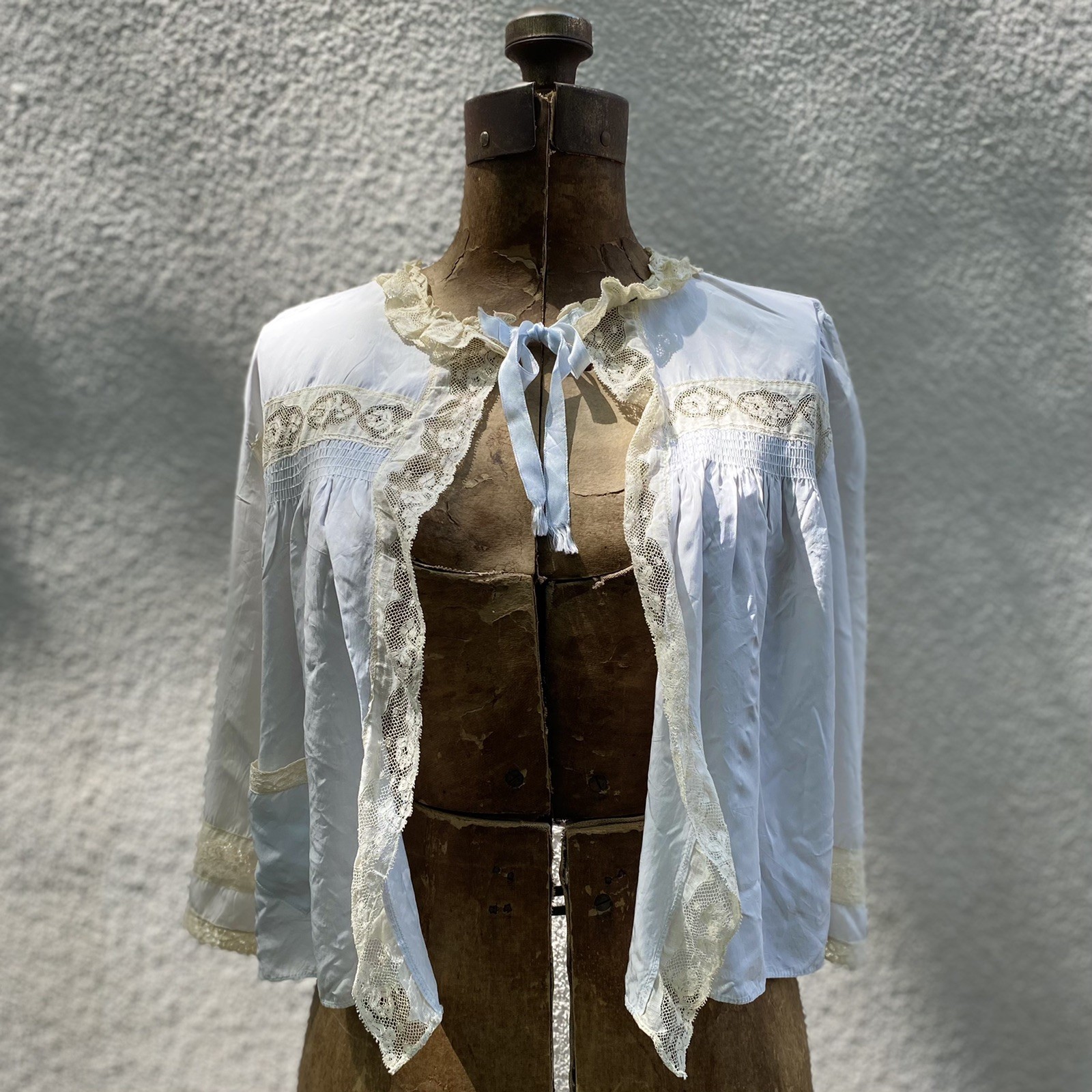 Vintage 1930s 1940s Baby Blue Lace Trim Rayon Bed Jacket One Size