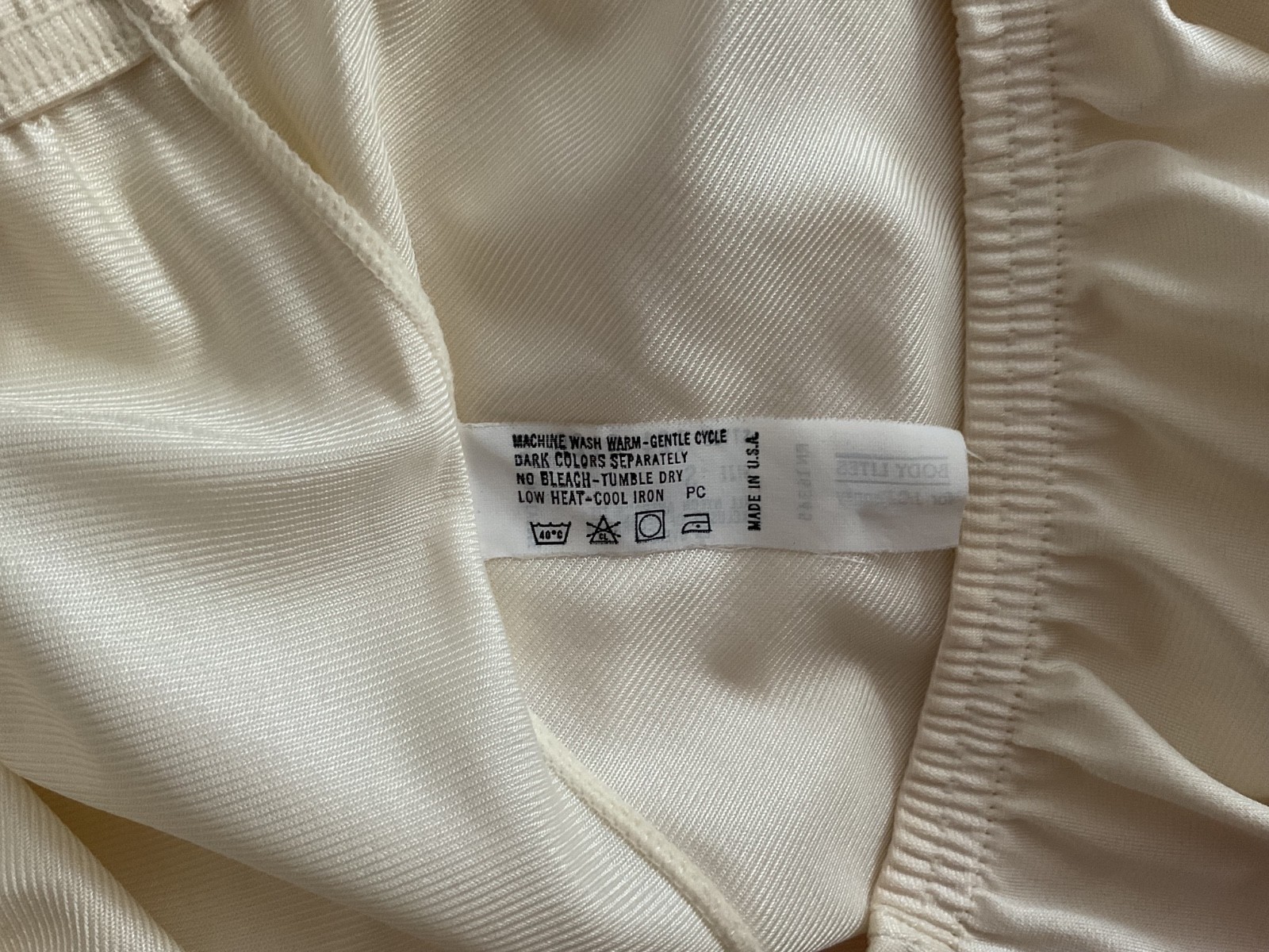 VTG 'BODY LITES’ FOR JC PENNEY SZ SM NYLON HALF SLIP EGGSHELL/CREAM LACE HEM EXC