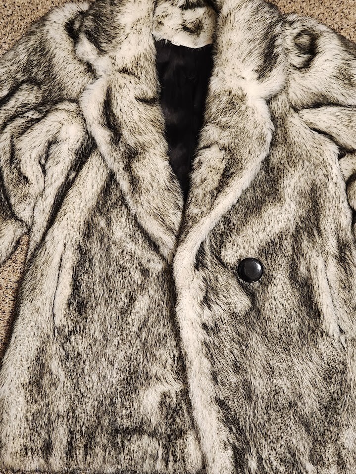 Sportowne Lush Black & Off White Faux Fur Coat Size 8 Vintage Side Pockets