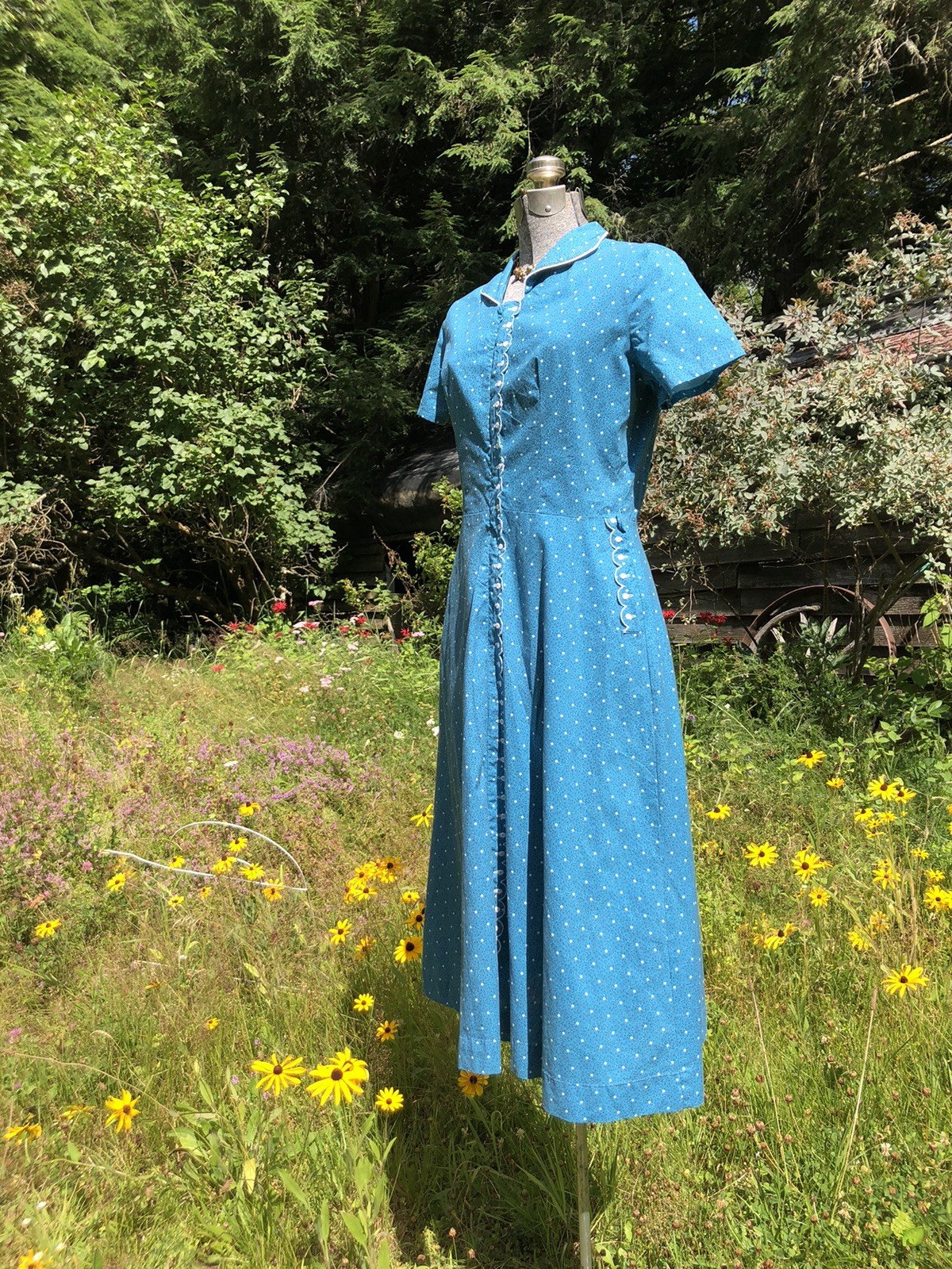 Vintage 1930’s Darling Cotton Dress Hidden Zip Embroidery Detail unworn 38-28-40