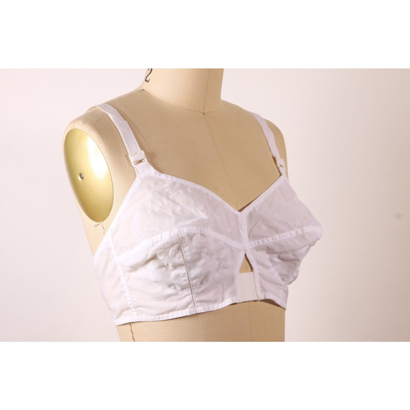 1970s Does 1950s White Floral Embroidery Pin Up Style Bra by Gelmart-38B