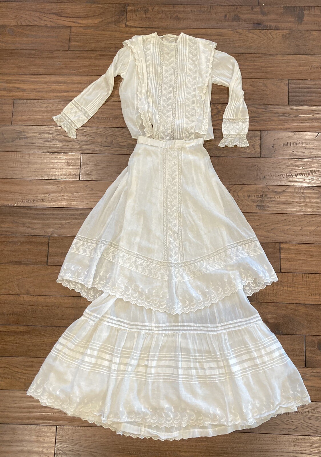 Antique Victorian lawn dress, lace, pin tucks, double tiered skirt XS as is
