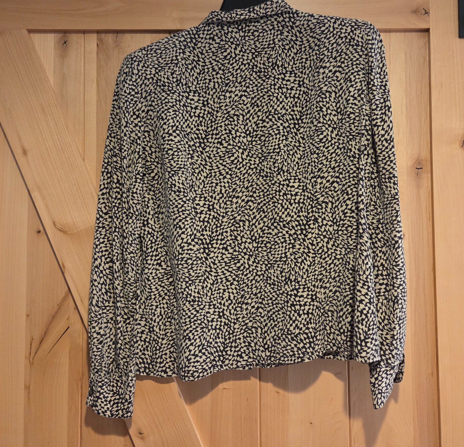 Carlisle Vintage Women’s 100 % Silk Animal Print Blouse Size 10 Old Money Artsy