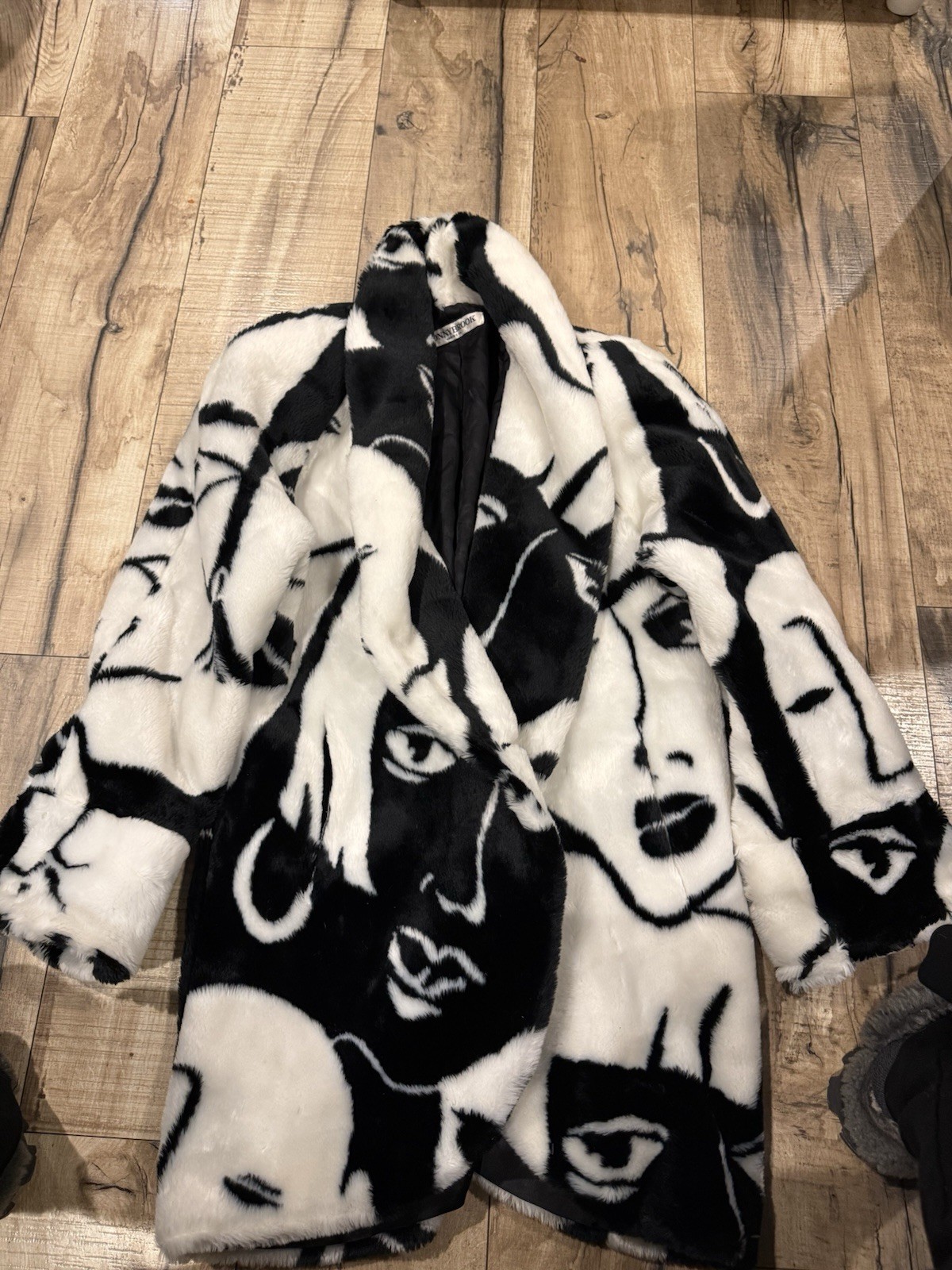Donnybrook Rihanna Faux Fur Picasso COAT Abstract Art FACES AVANT GARDE Sz S/M