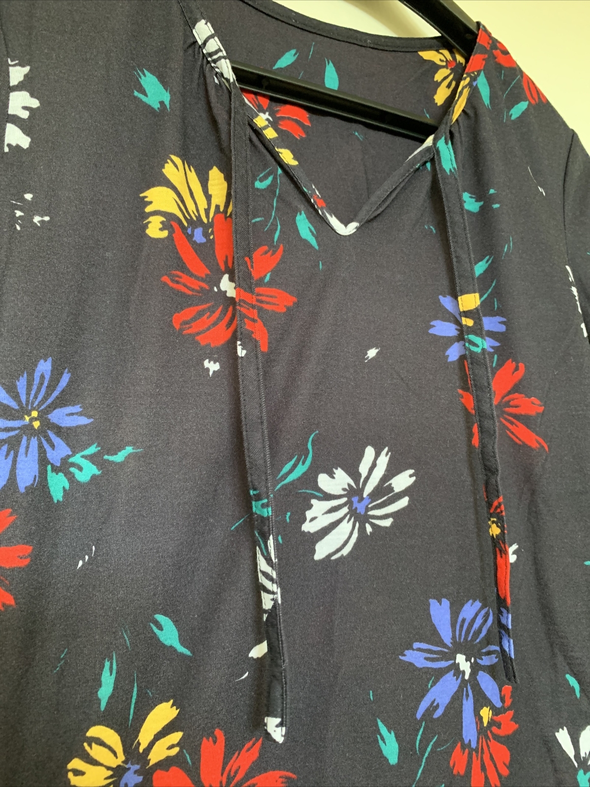 Knit Vintage 1970’s Multi Color Flowers Tassel V Neck Women’s Black Shirt Sz L
