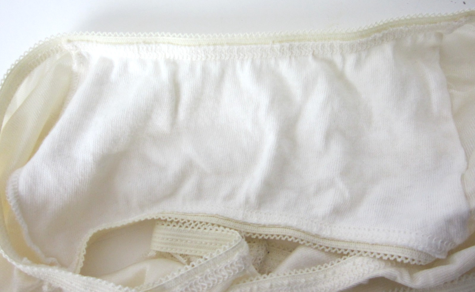 Vanity Fair Cream Lace Nouveau Silky Panties Size 10 High Waist Briefs Vintage
