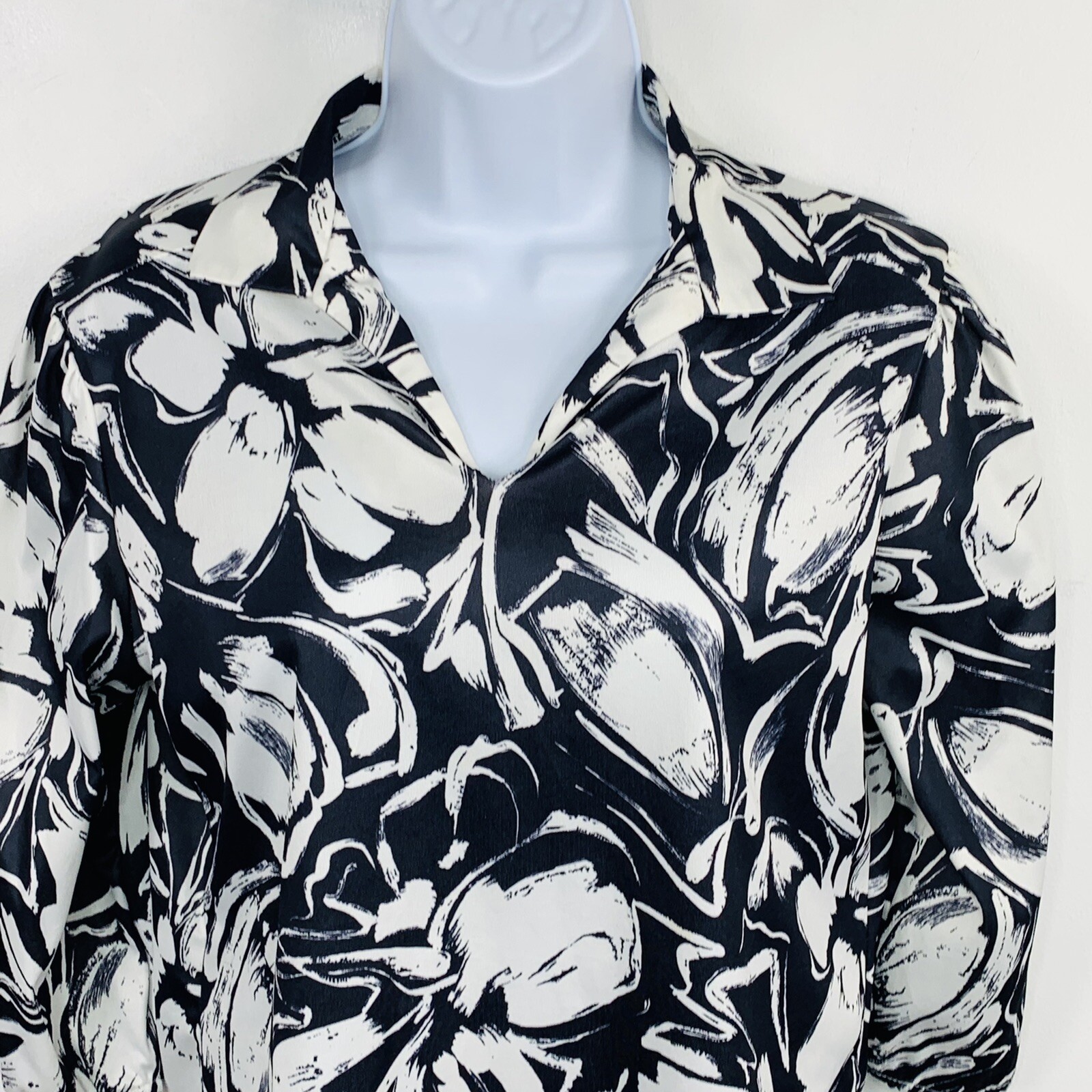 VINTAGE Rhapsody Womens Floral Pullover Shirt Black & White Medium 3/4 Sleeve