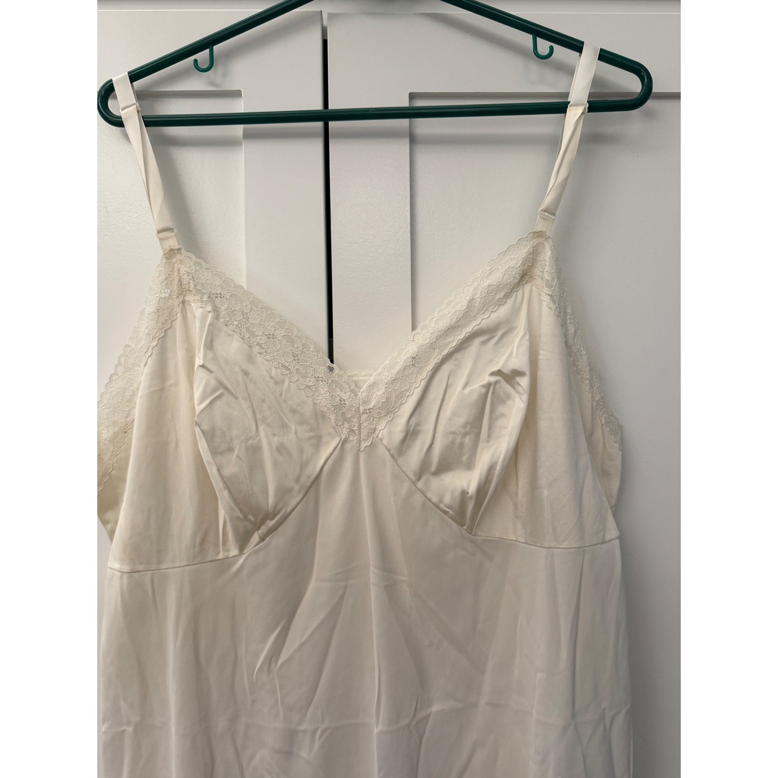Vanity Fair Vintage Cream Lace Full Slip Antron III Nylon Size 44 Made in USA
